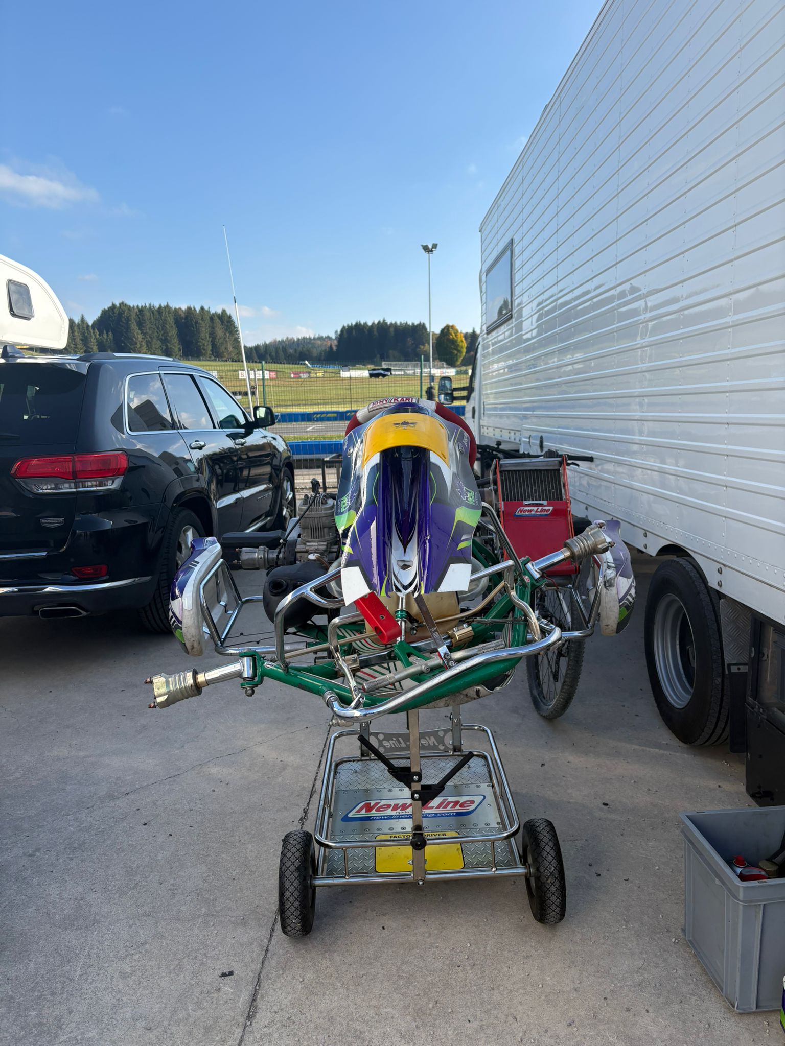 Karting sur le circuit de Levier - asaav.ch