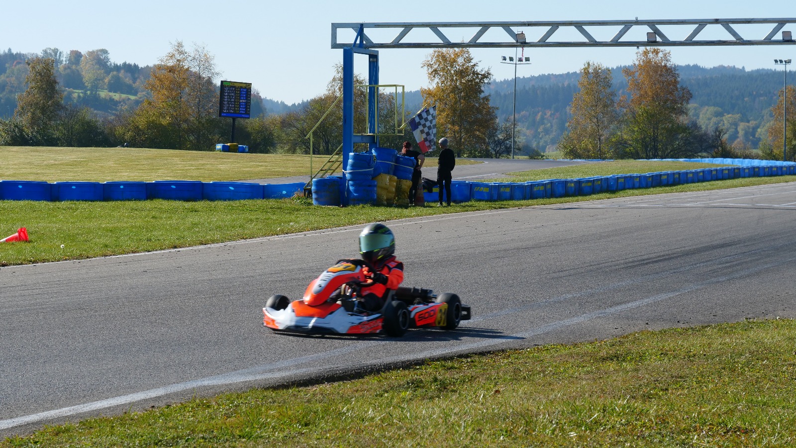 Karting sur le circuit de Levier - asaav.ch