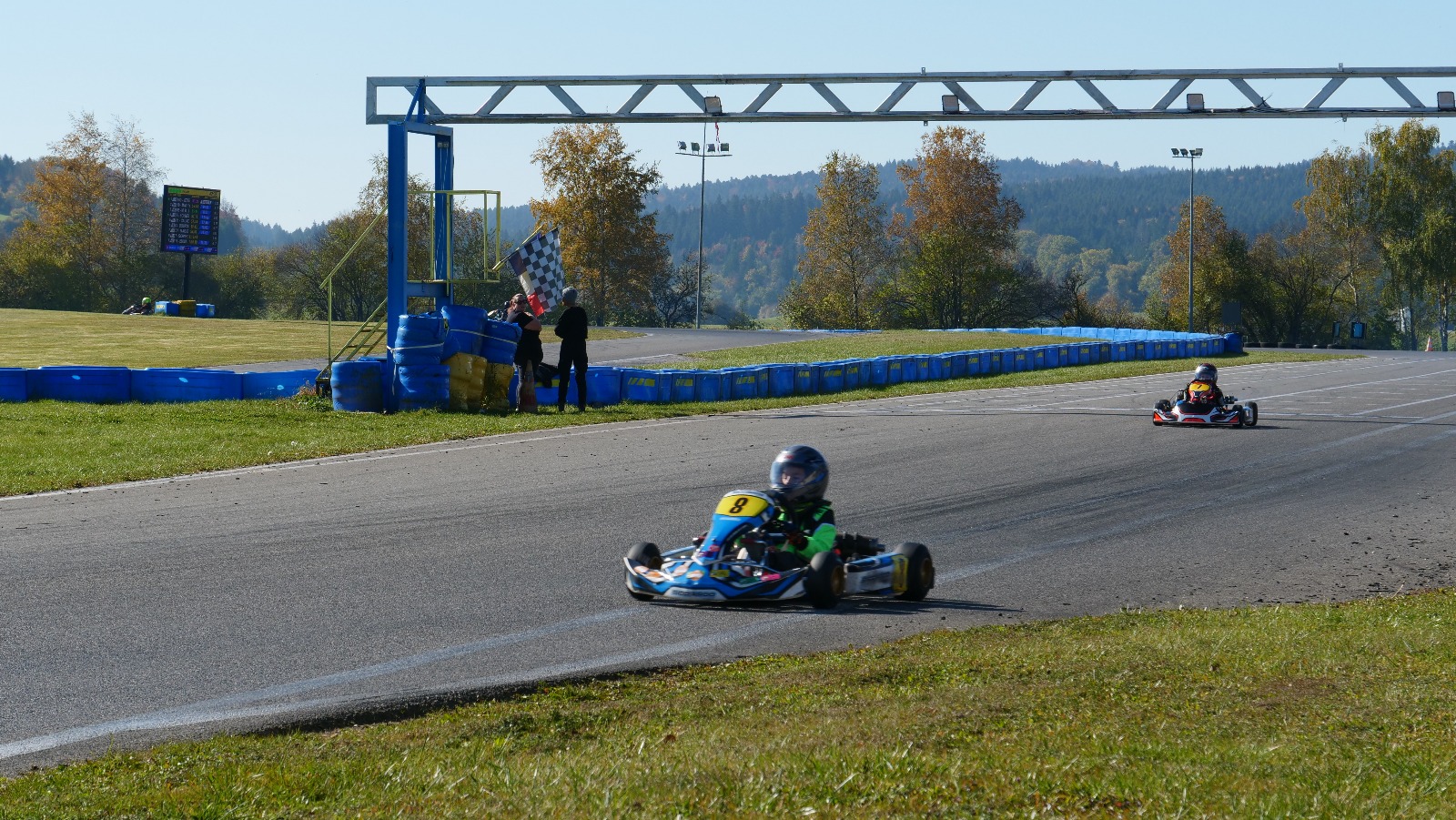 Karting sur le circuit de Levier - asaav.ch