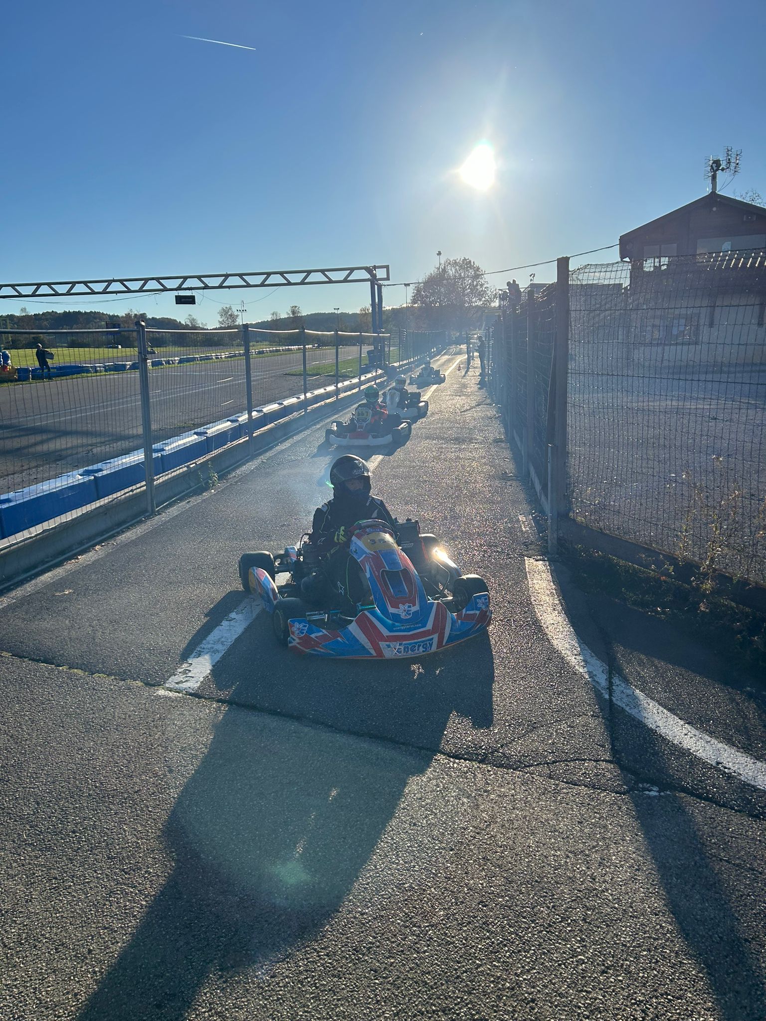 Voiture sur le circuit de pouilly - asaav.ch