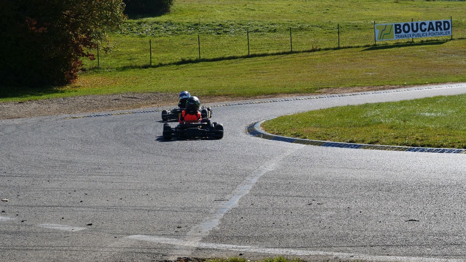Karting sur le circuit de Levier - asaav.ch