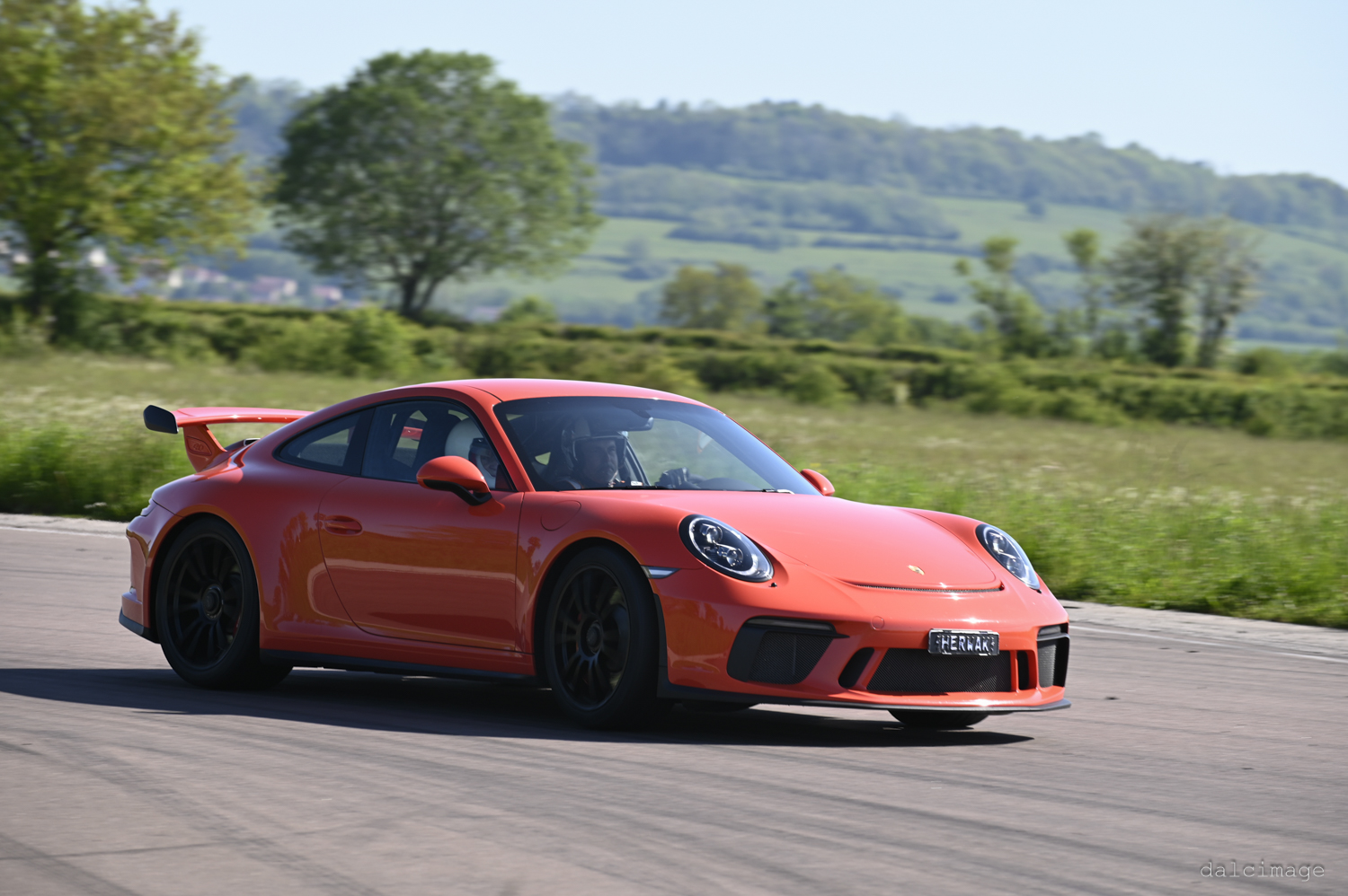 Voiture sur le circuit de pouilly - asaav.ch