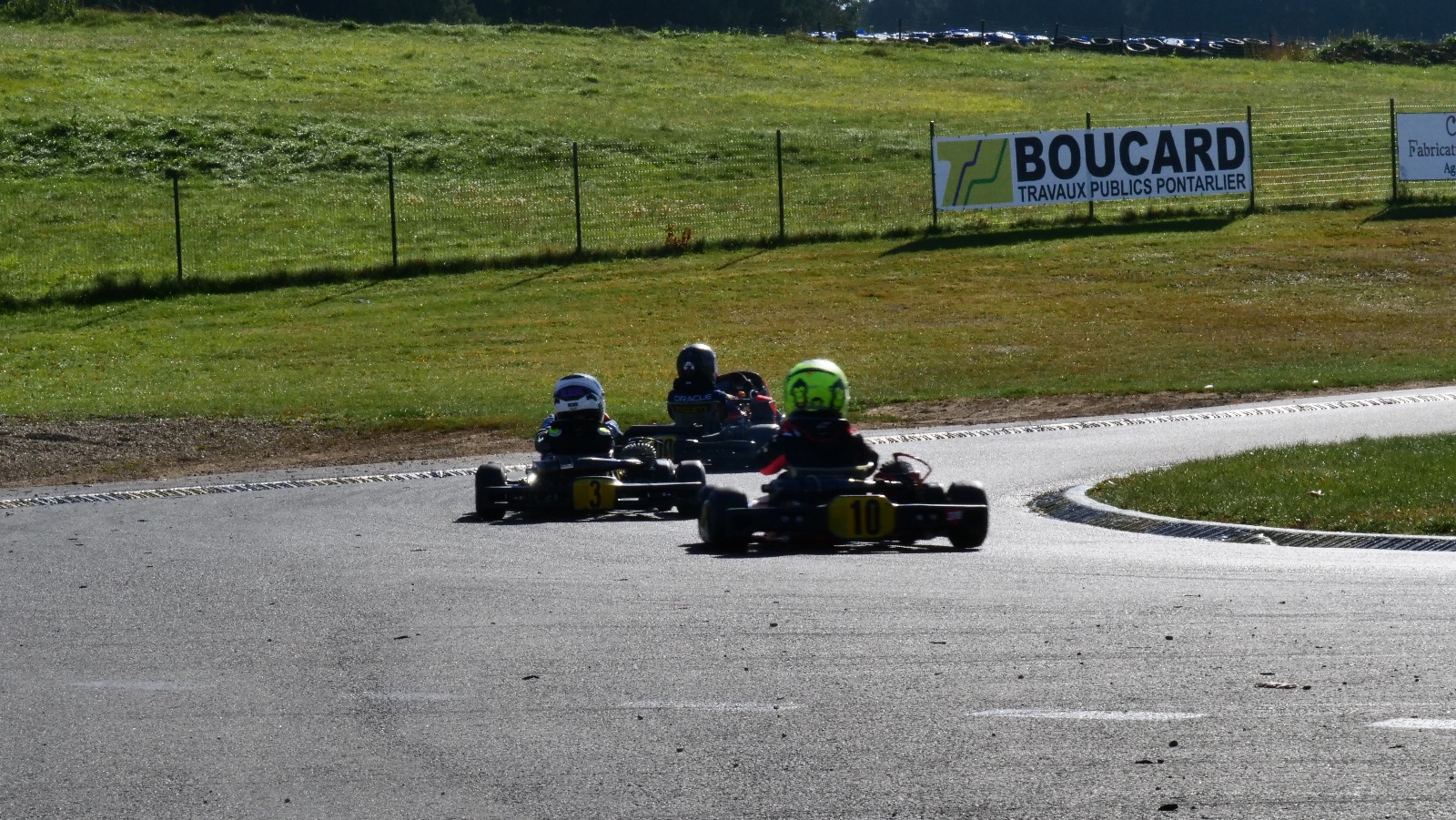 Karting sur le circuit de Levier - asaav.ch