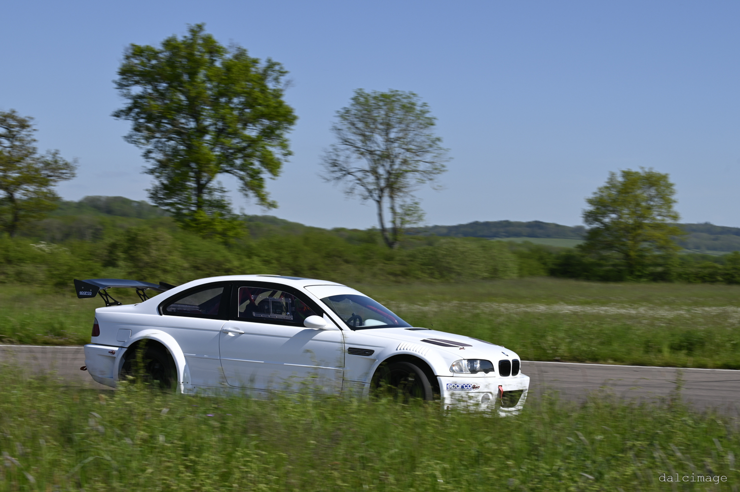 Voiture sur le circuit de pouilly - asaav.ch
