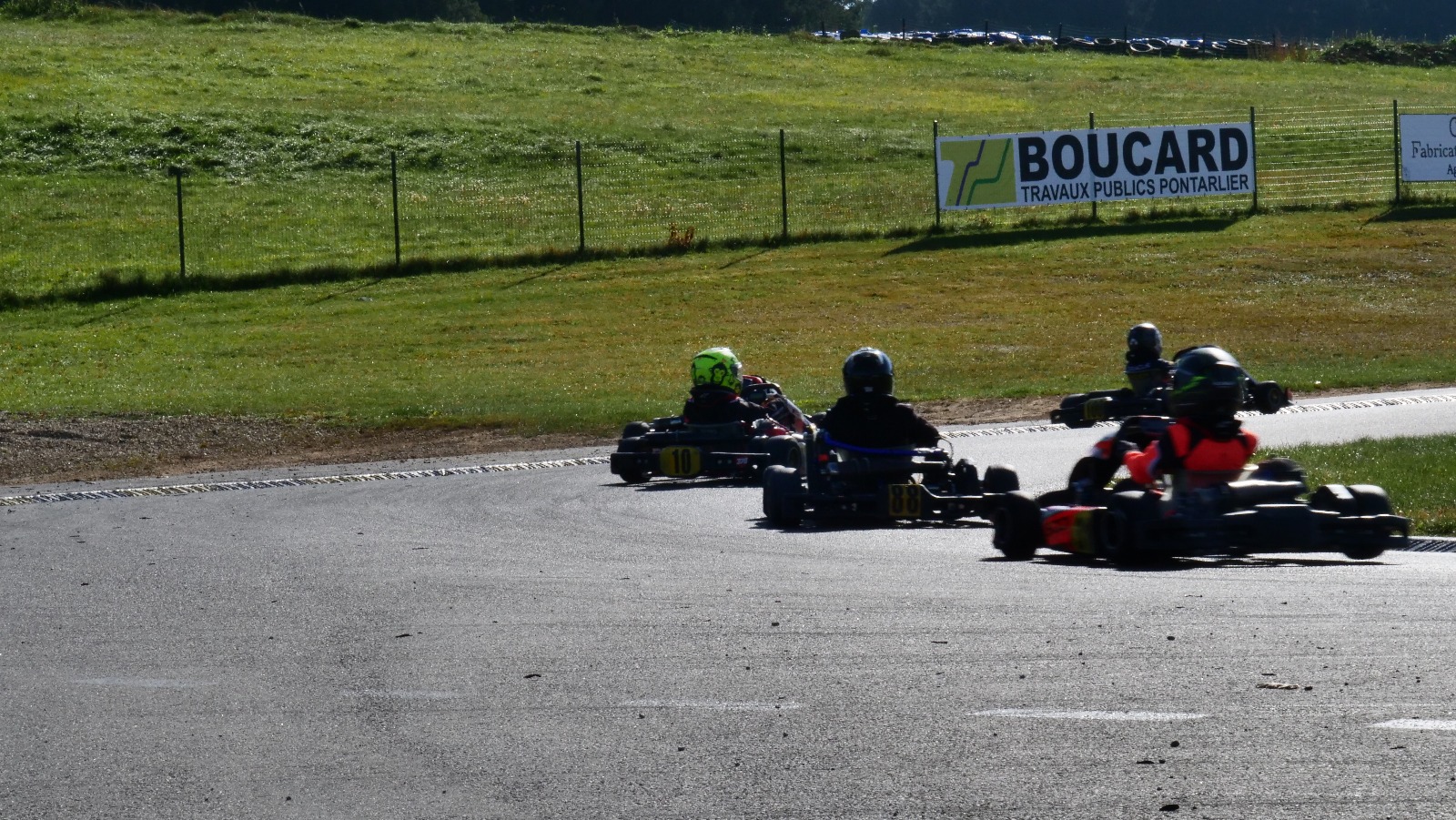 Karting sur le circuit de Levier - asaav.ch