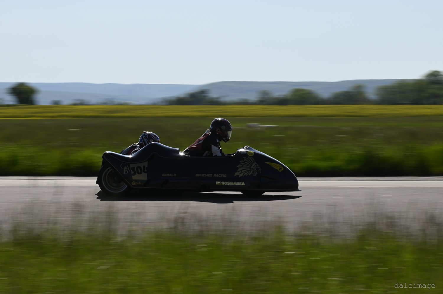 Voiture sur le circuit de pouilly - asaav.ch