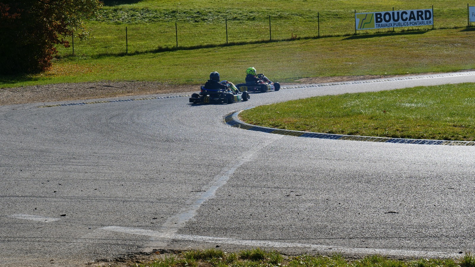 Karting sur le circuit de Levier - asaav.ch