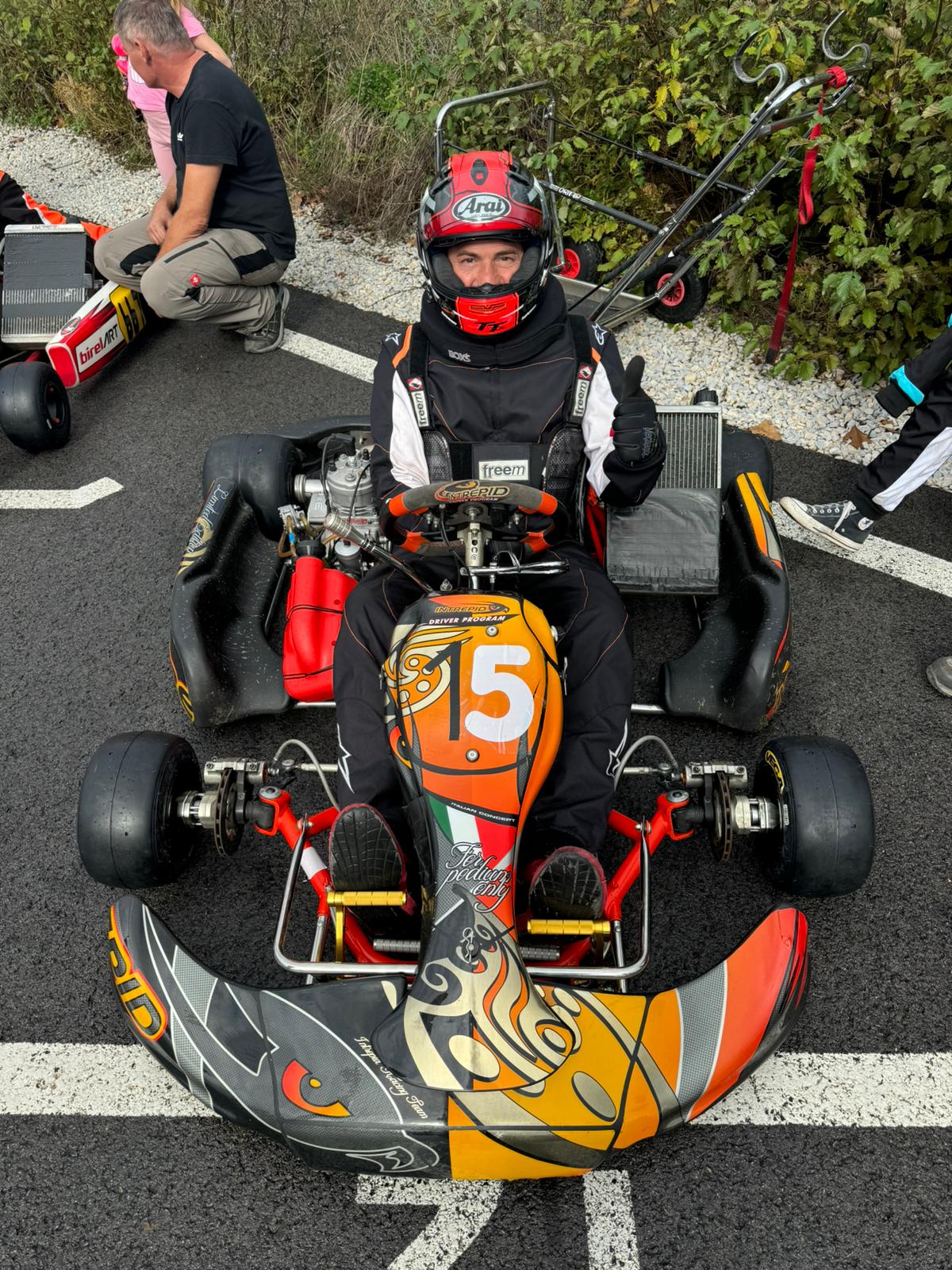 Voiture sur le circuit de pouilly - asaav.ch