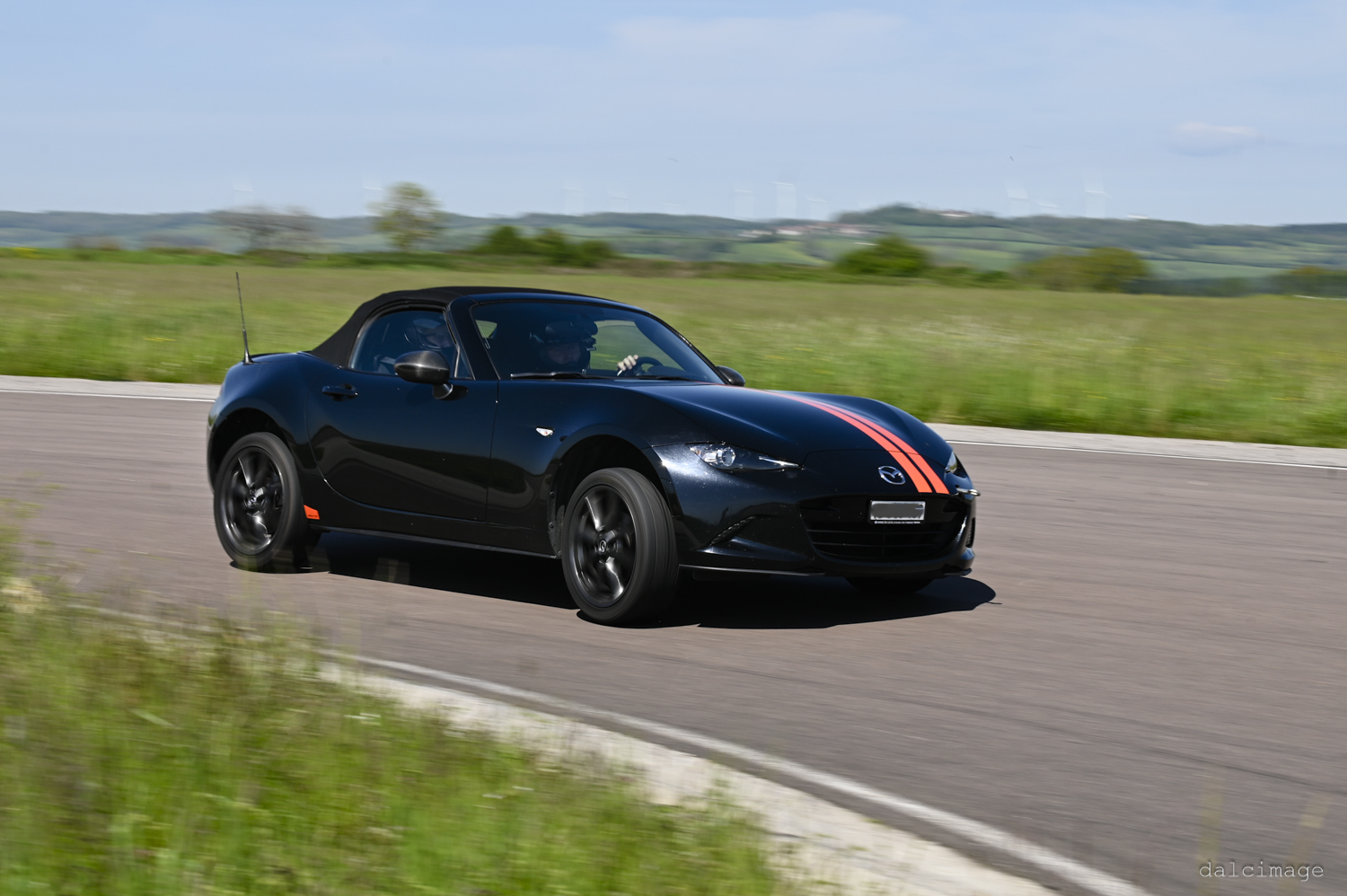 Voiture sur le circuit de pouilly - asaav.ch