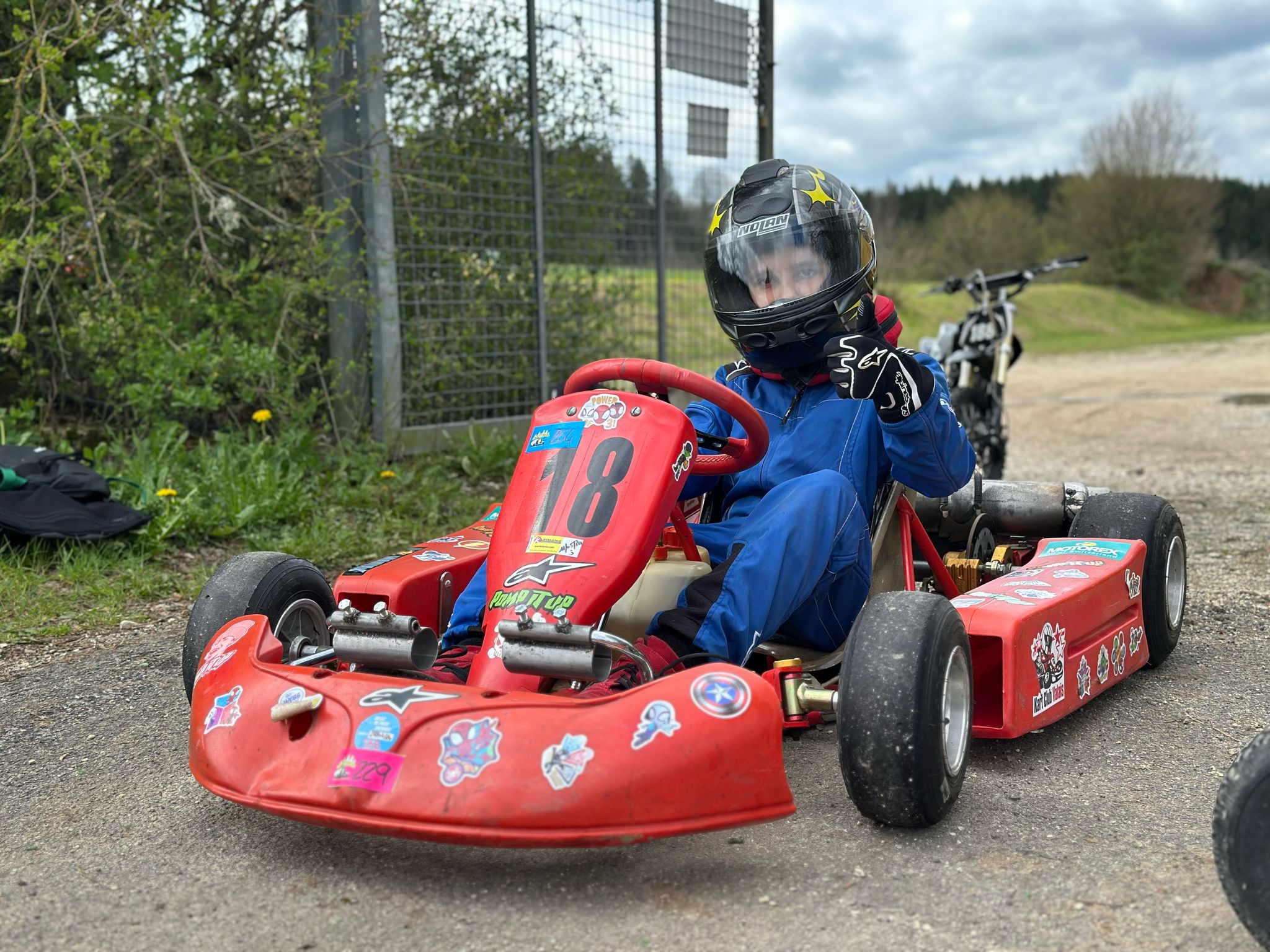 Voiture sur le circuit de pouilly - asaav.ch