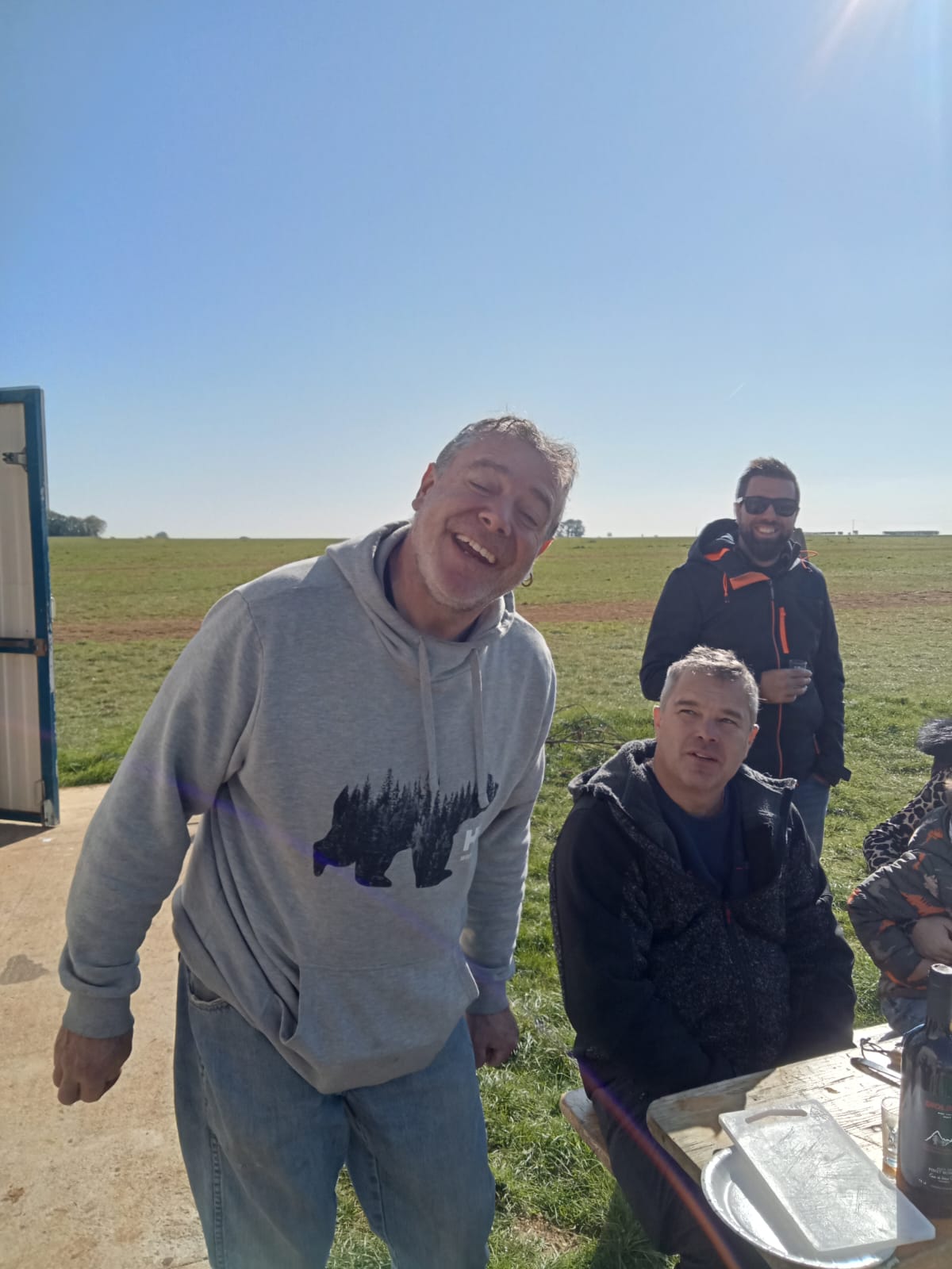 Voiture sur le circuit de pouilly - asaav.ch
