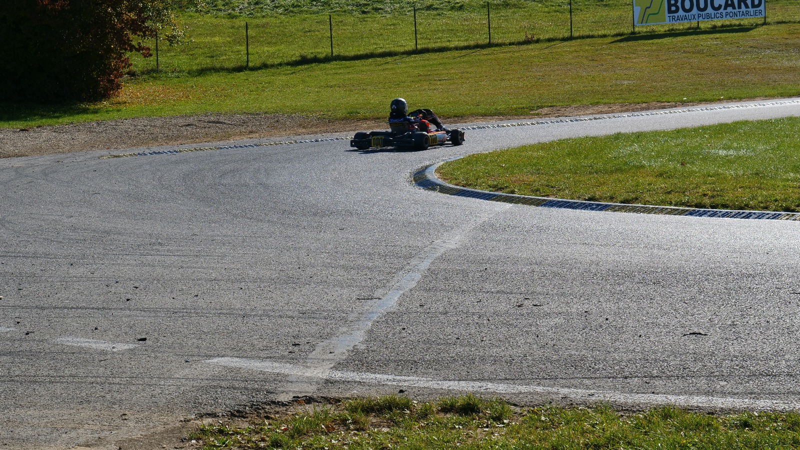 Karting sur le circuit de Levier - asaav.ch