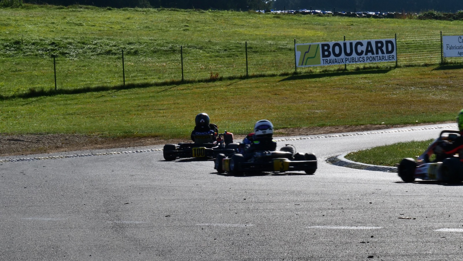 Karting sur le circuit de Levier - asaav.ch