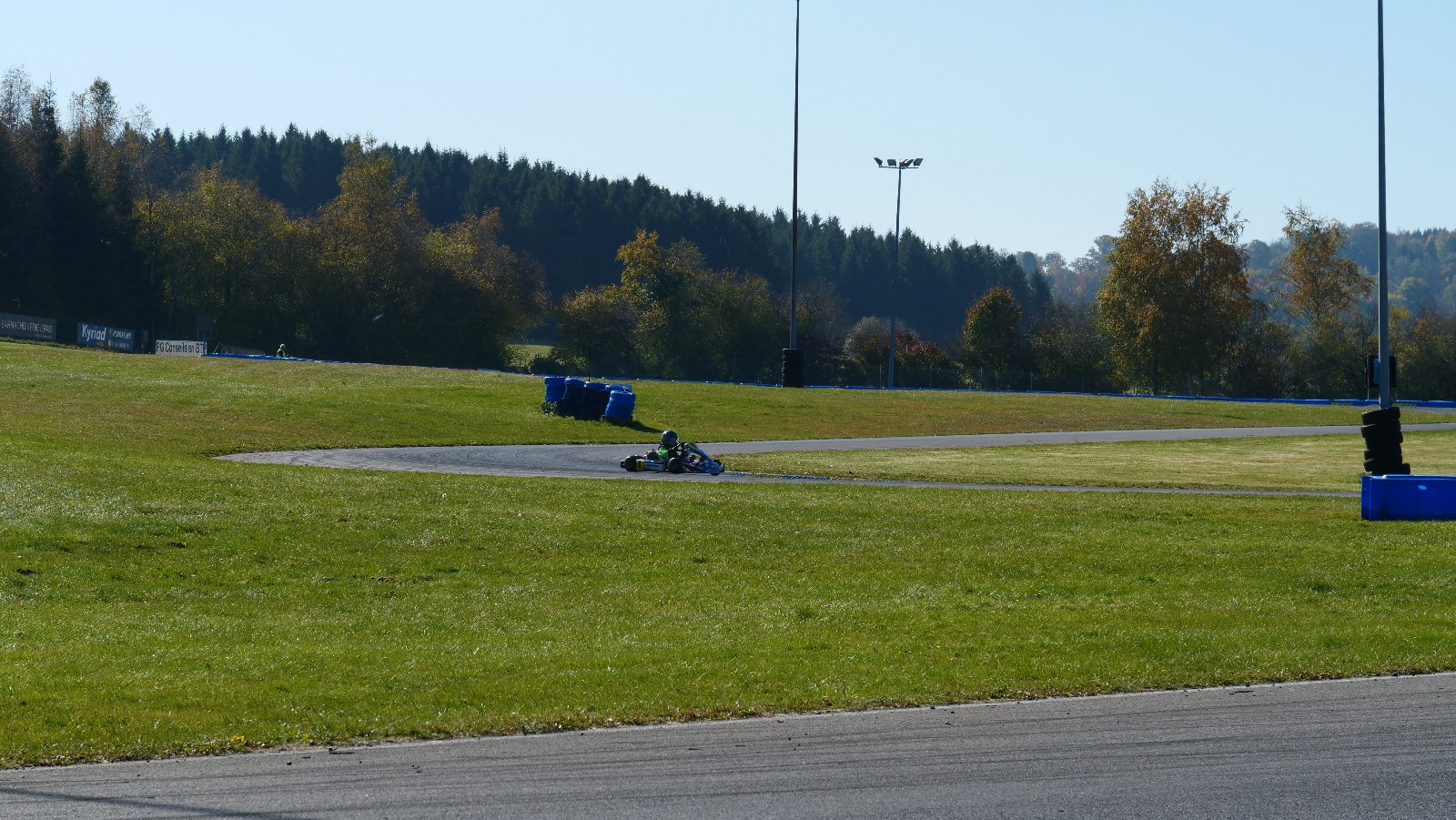 Karting sur le circuit de Levier - asaav.ch