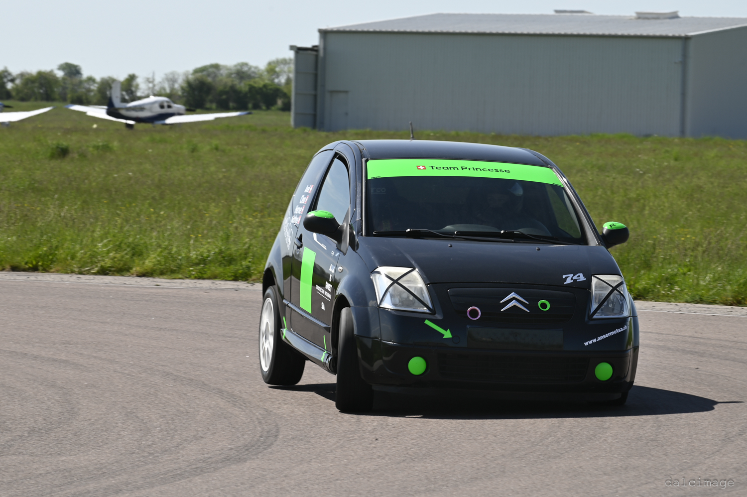 Voiture sur le circuit de pouilly - asaav.ch