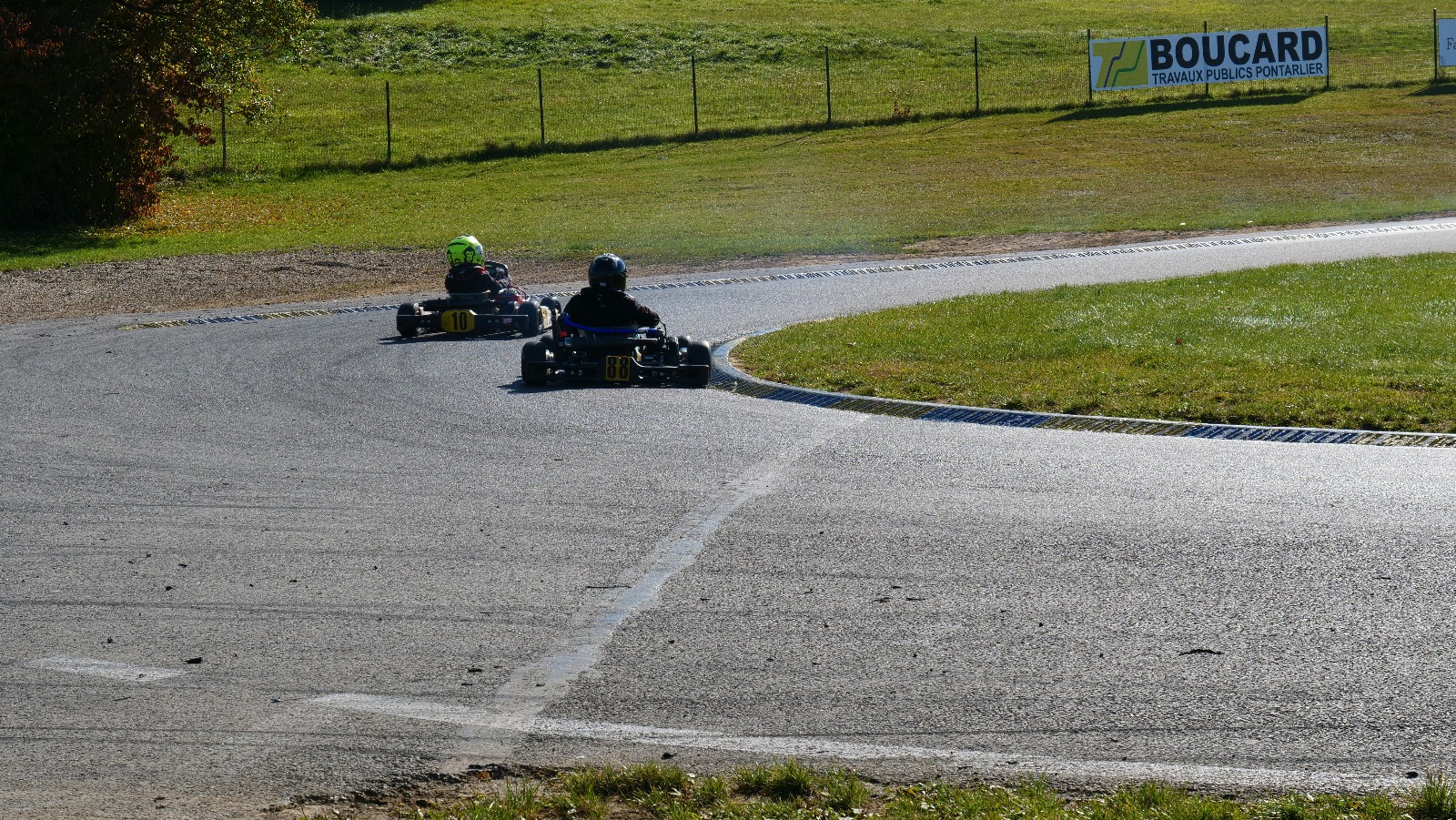 Karting sur le circuit de Levier - asaav.ch