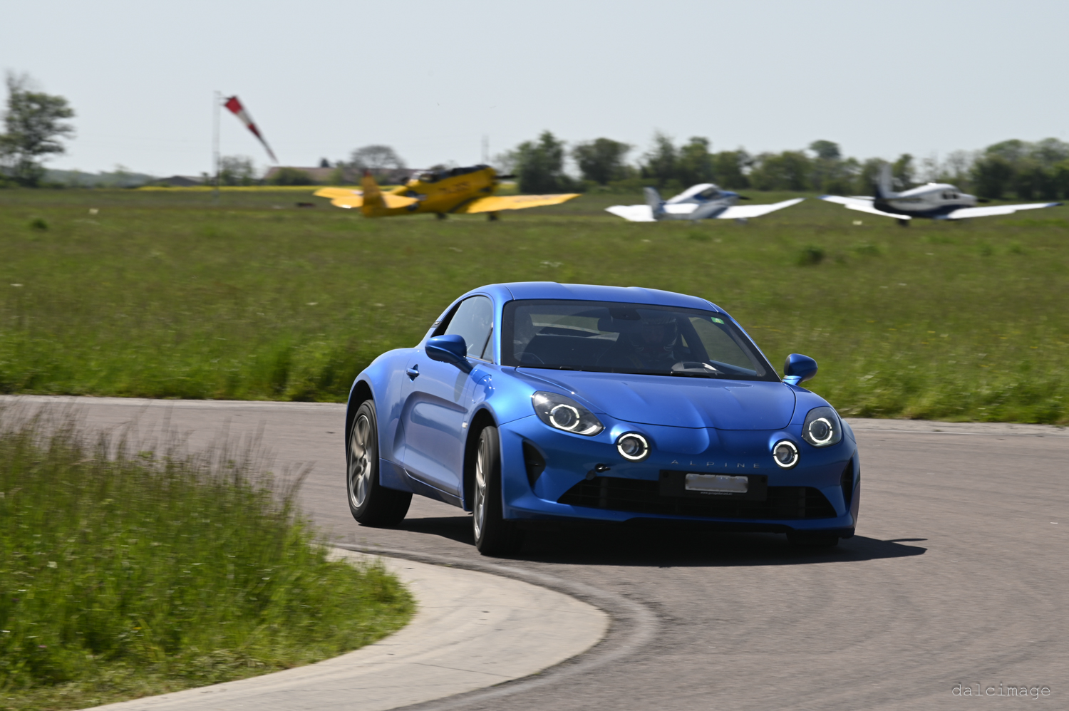 Voiture sur le circuit de pouilly - asaav.ch
