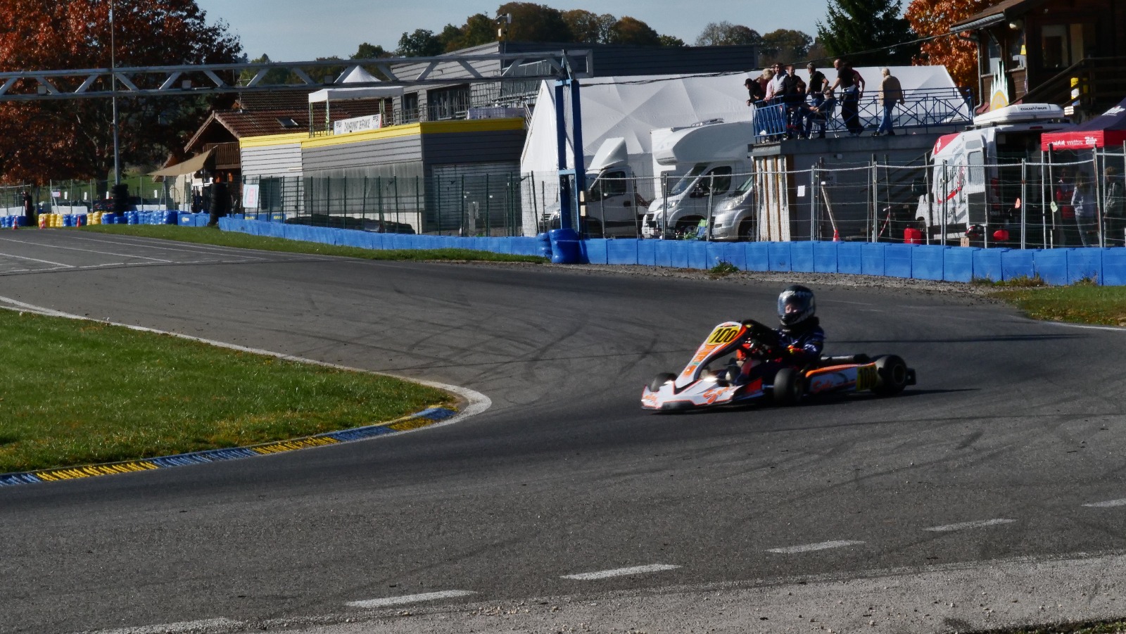 Karting sur le circuit de Levier - asaav.ch