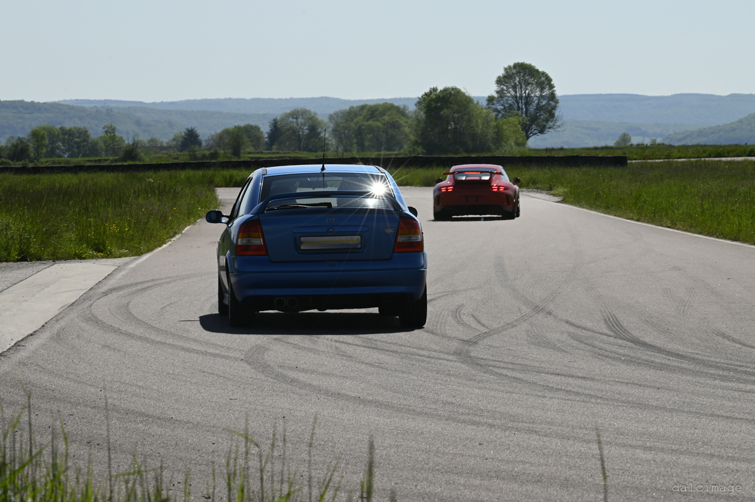 Voiture sur le circuit de pouilly - asaav.ch