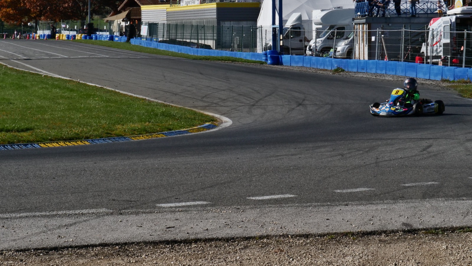 Karting sur le circuit de Levier - asaav.ch