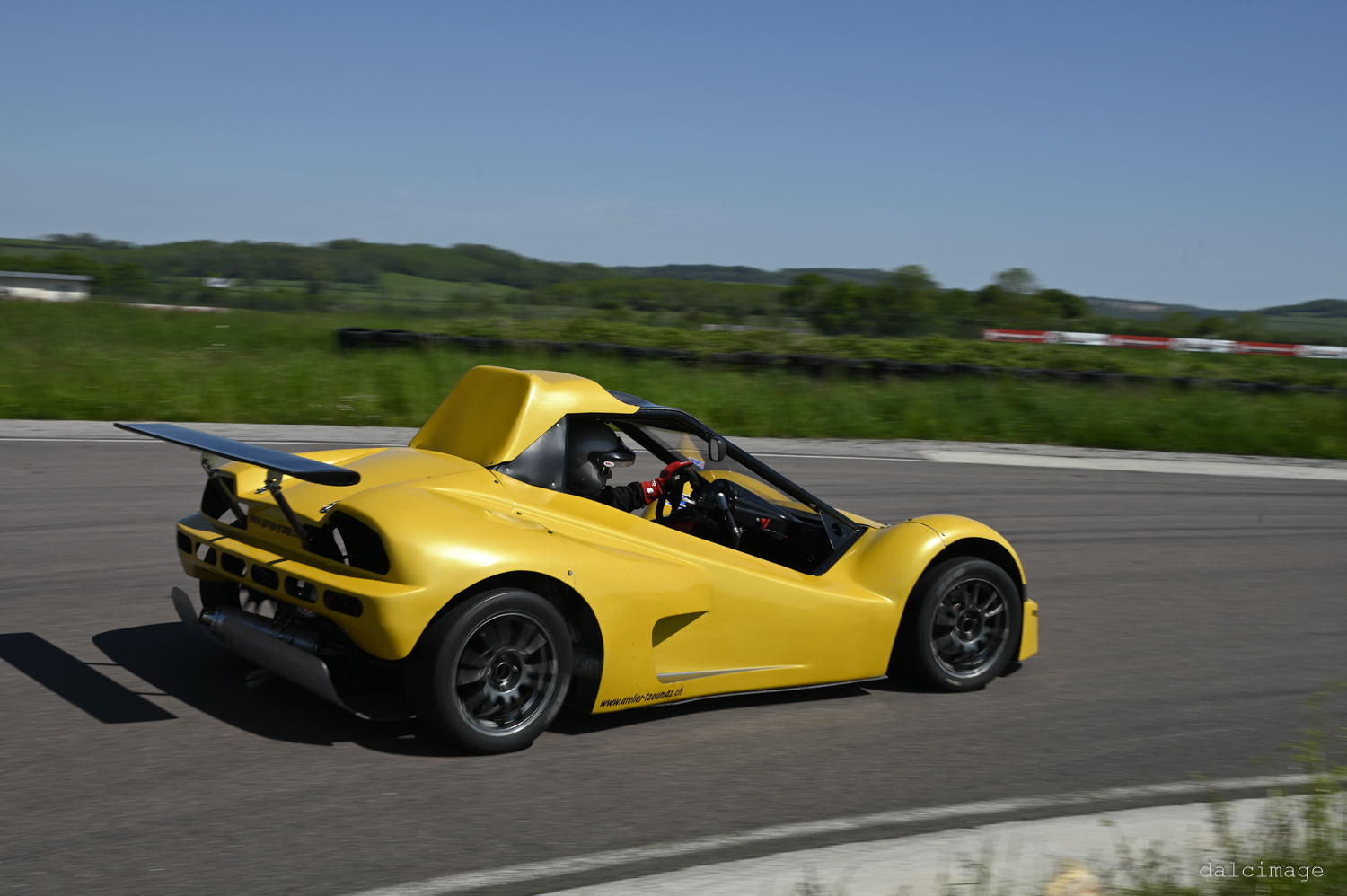 Voiture sur le circuit de pouilly - asaav.ch