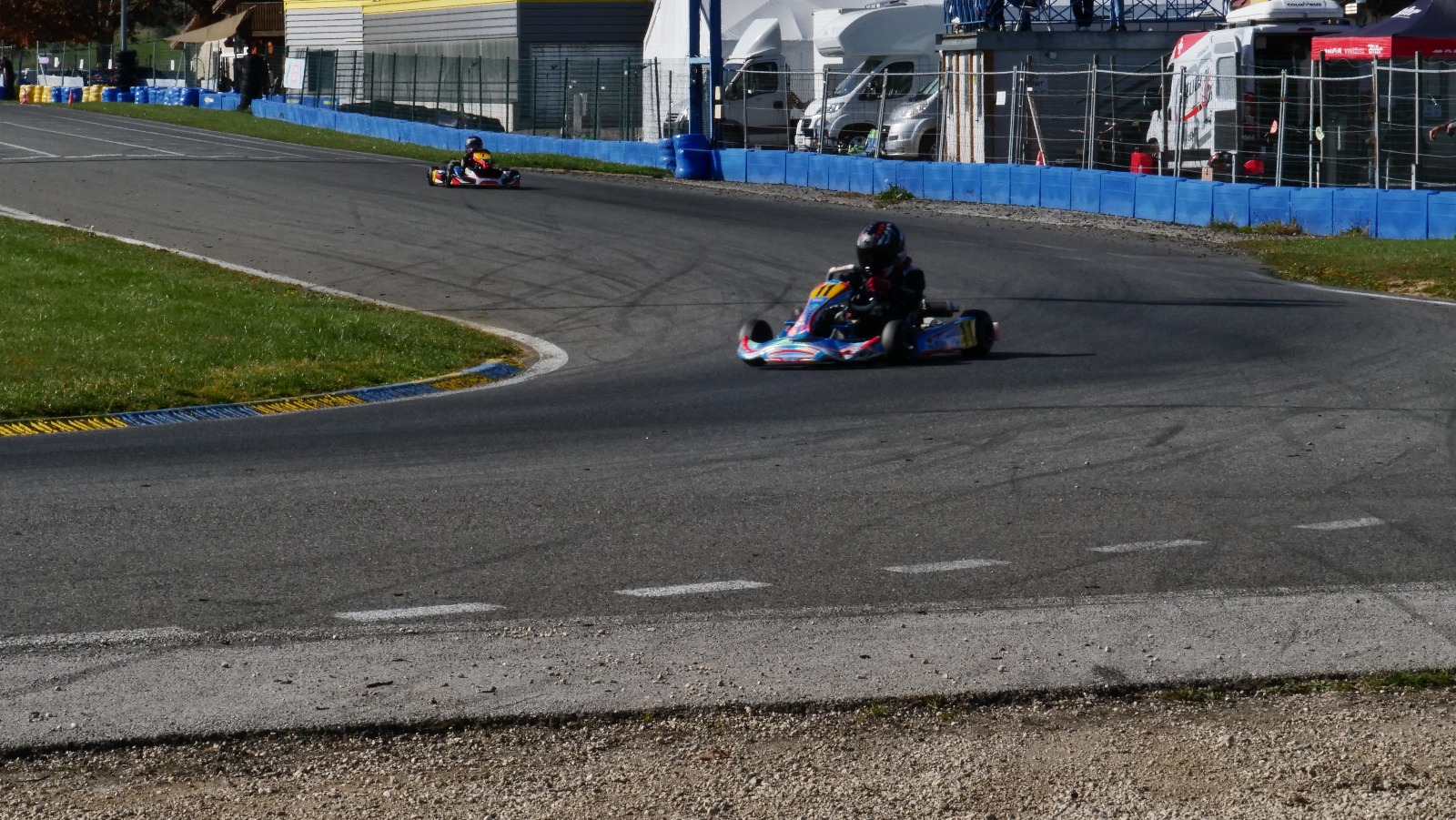 Karting sur le circuit de Levier - asaav.ch