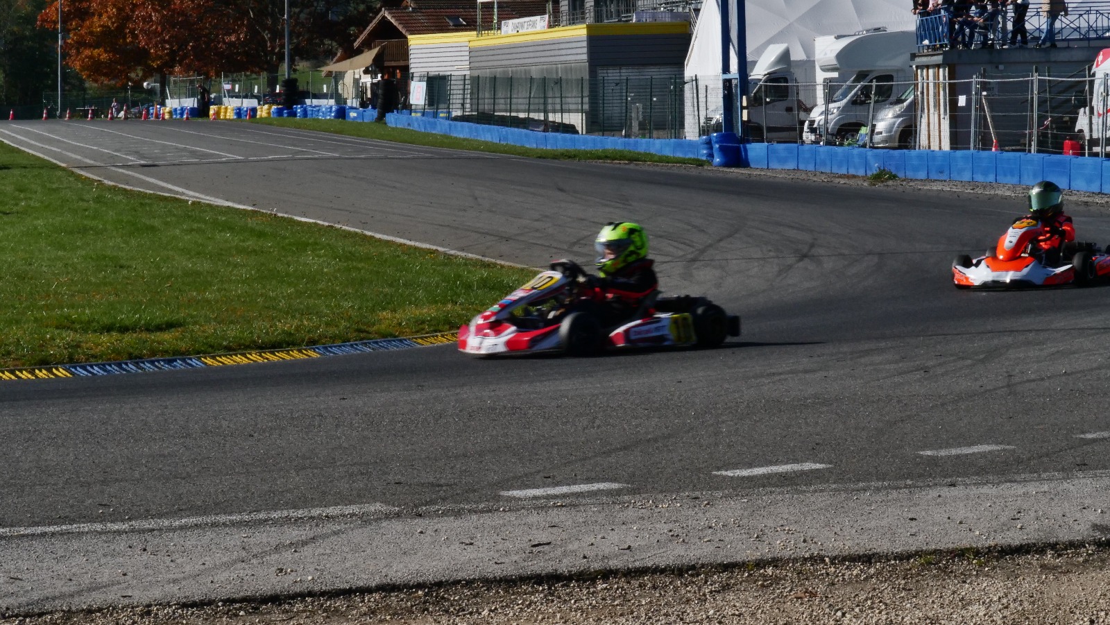 Karting sur le circuit de Levier - asaav.ch