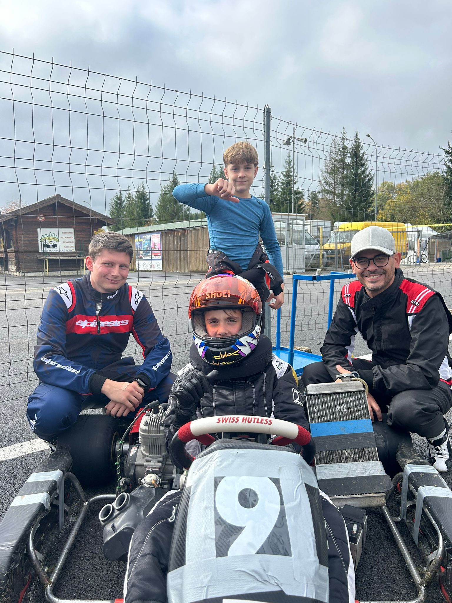 Voiture sur le circuit de pouilly - asaav.ch
