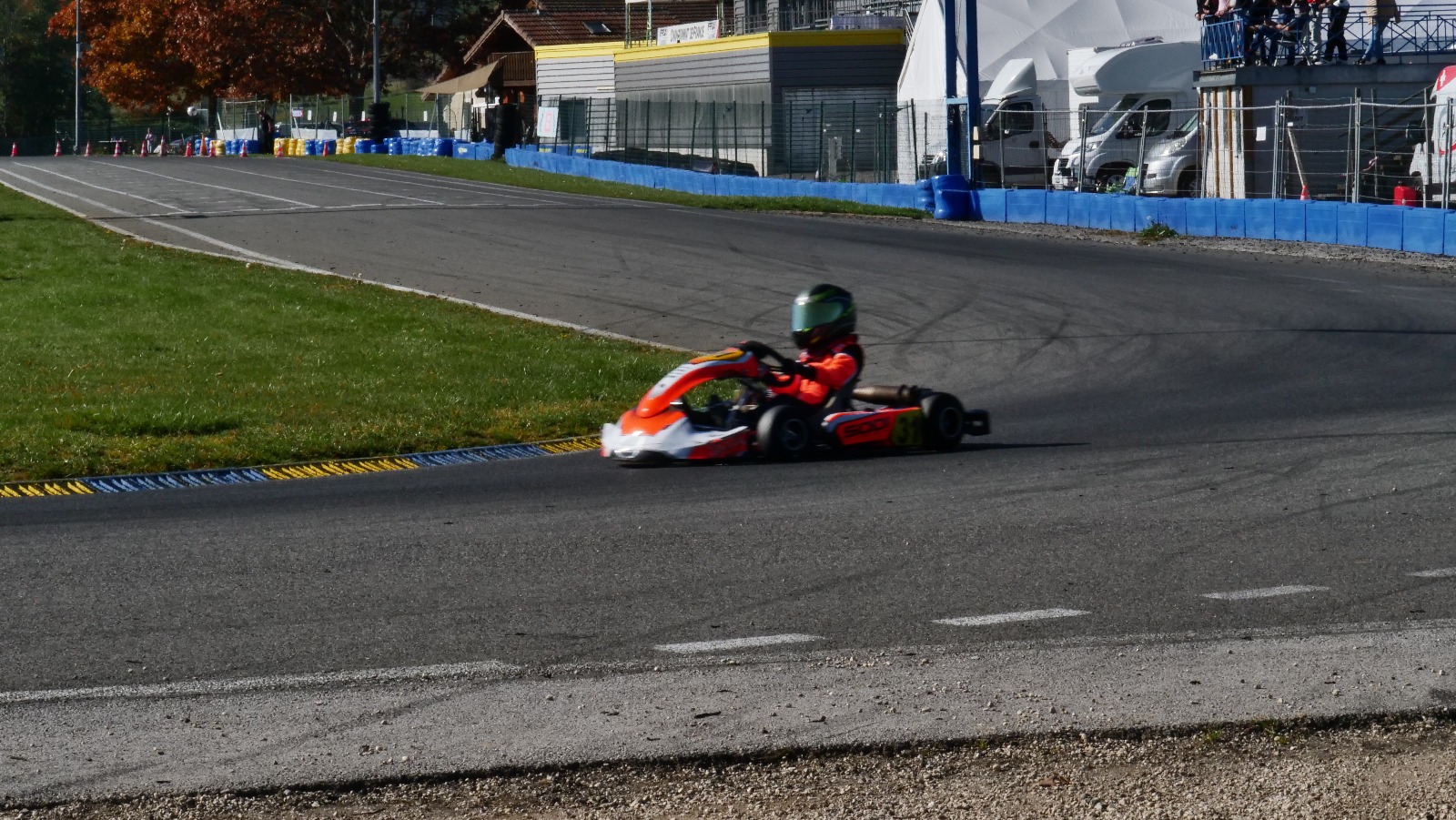 Karting sur le circuit de Levier - asaav.ch