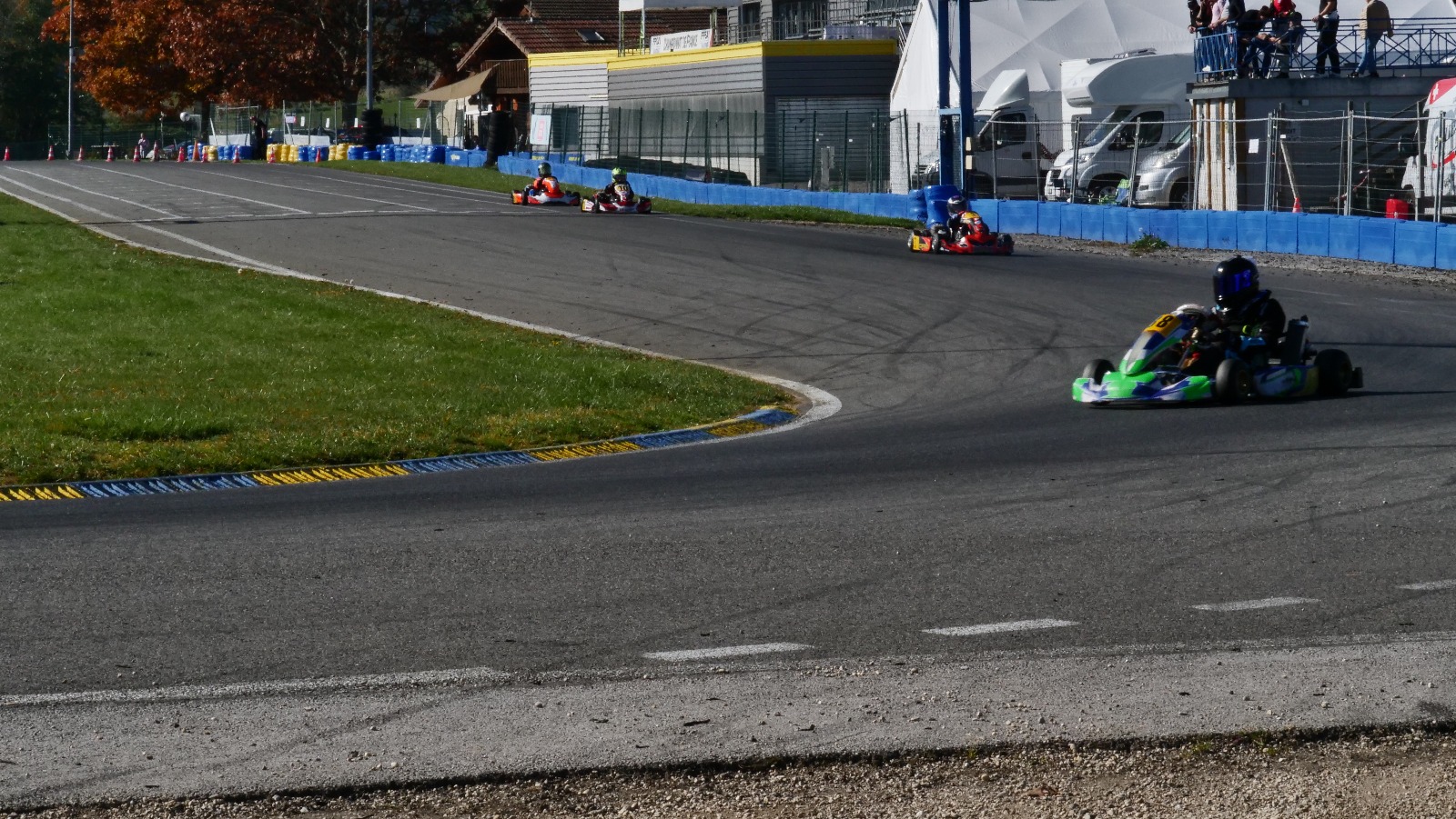 Karting sur le circuit de Levier - asaav.ch