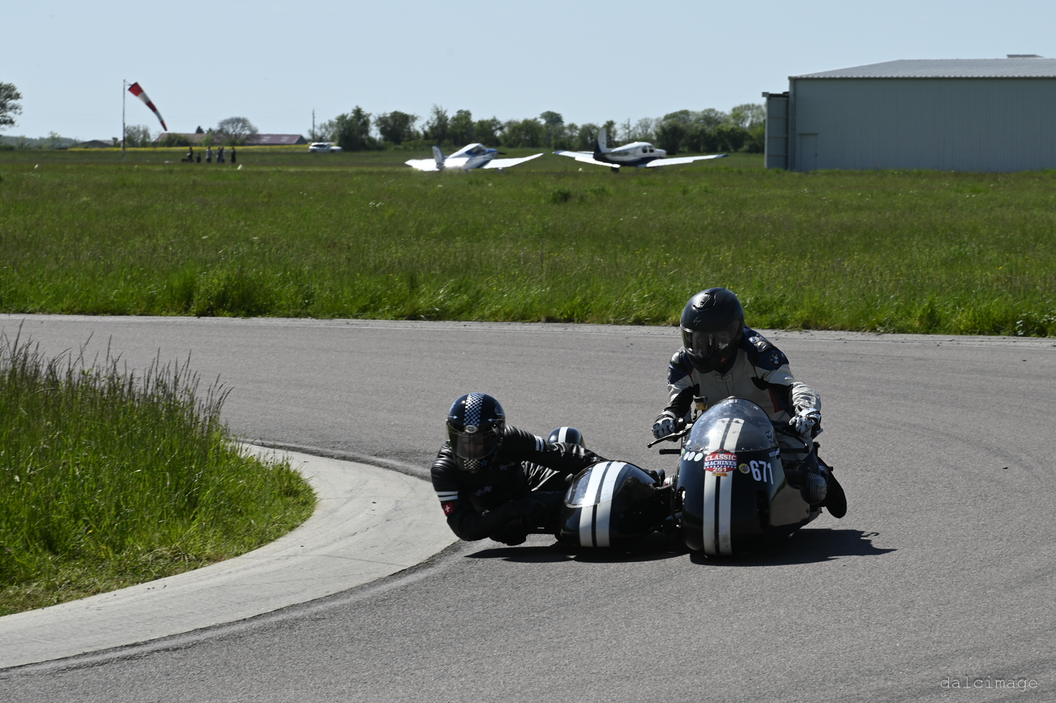 Voiture sur le circuit de pouilly - asaav.ch