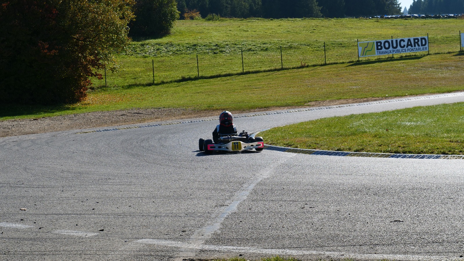 Karting sur le circuit de Levier - asaav.ch