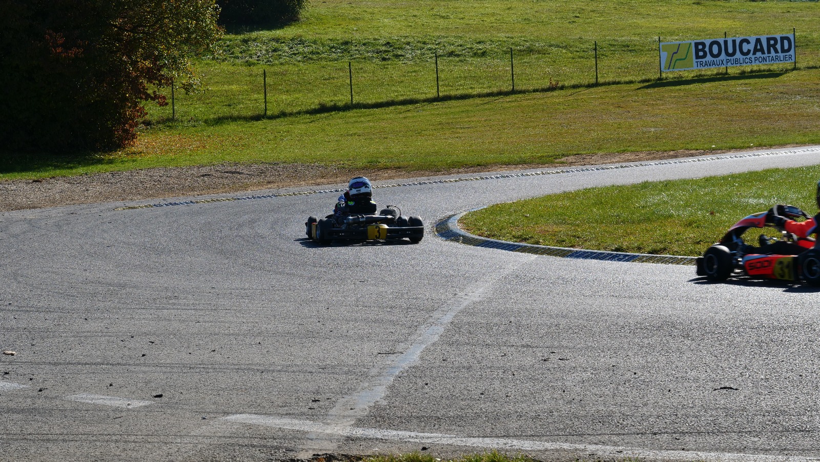 Karting sur le circuit de Levier - asaav.ch