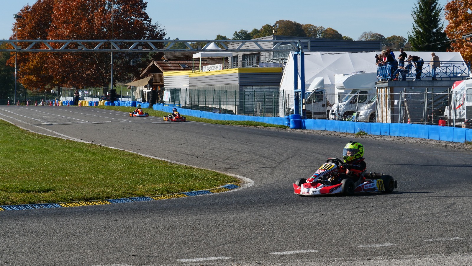 Karting sur le circuit de Levier - asaav.ch