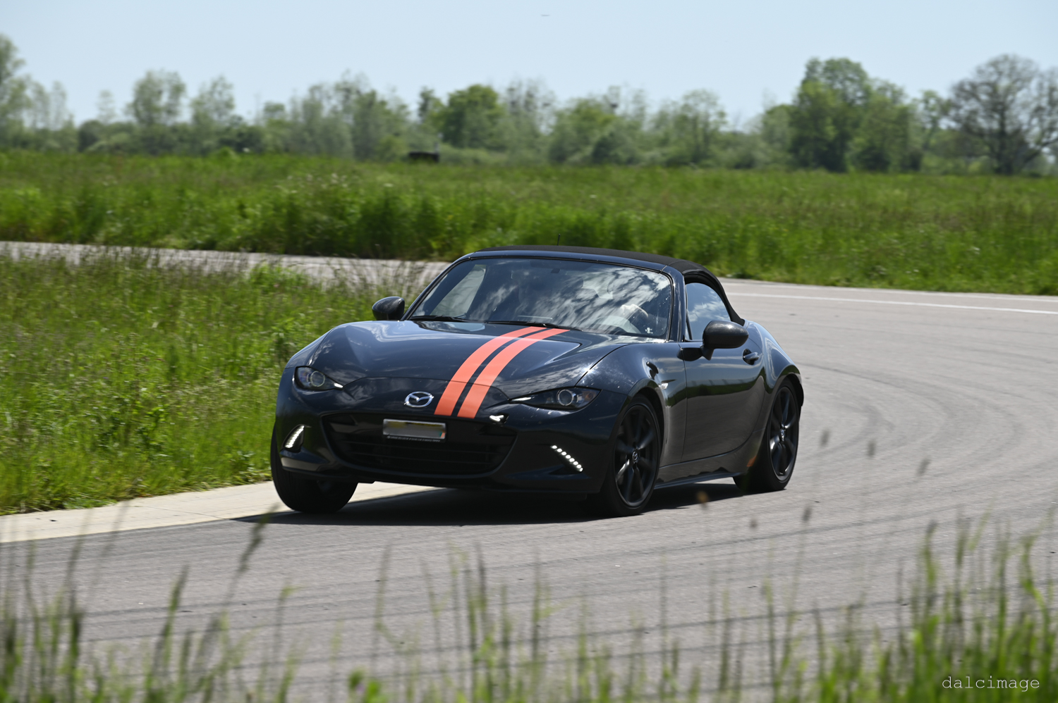 Voiture sur le circuit de pouilly - asaav.ch