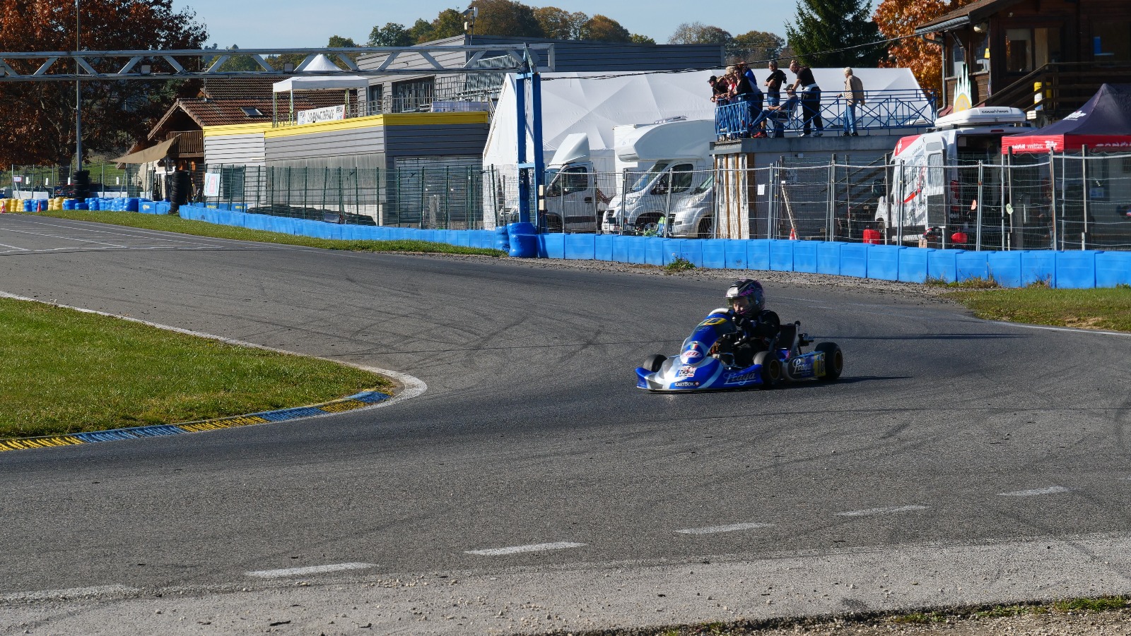 Karting sur le circuit de Levier - asaav.ch