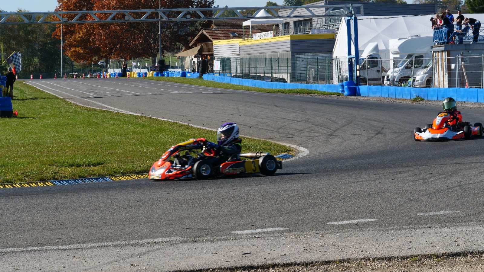 Karting sur le circuit de Levier - asaav.ch