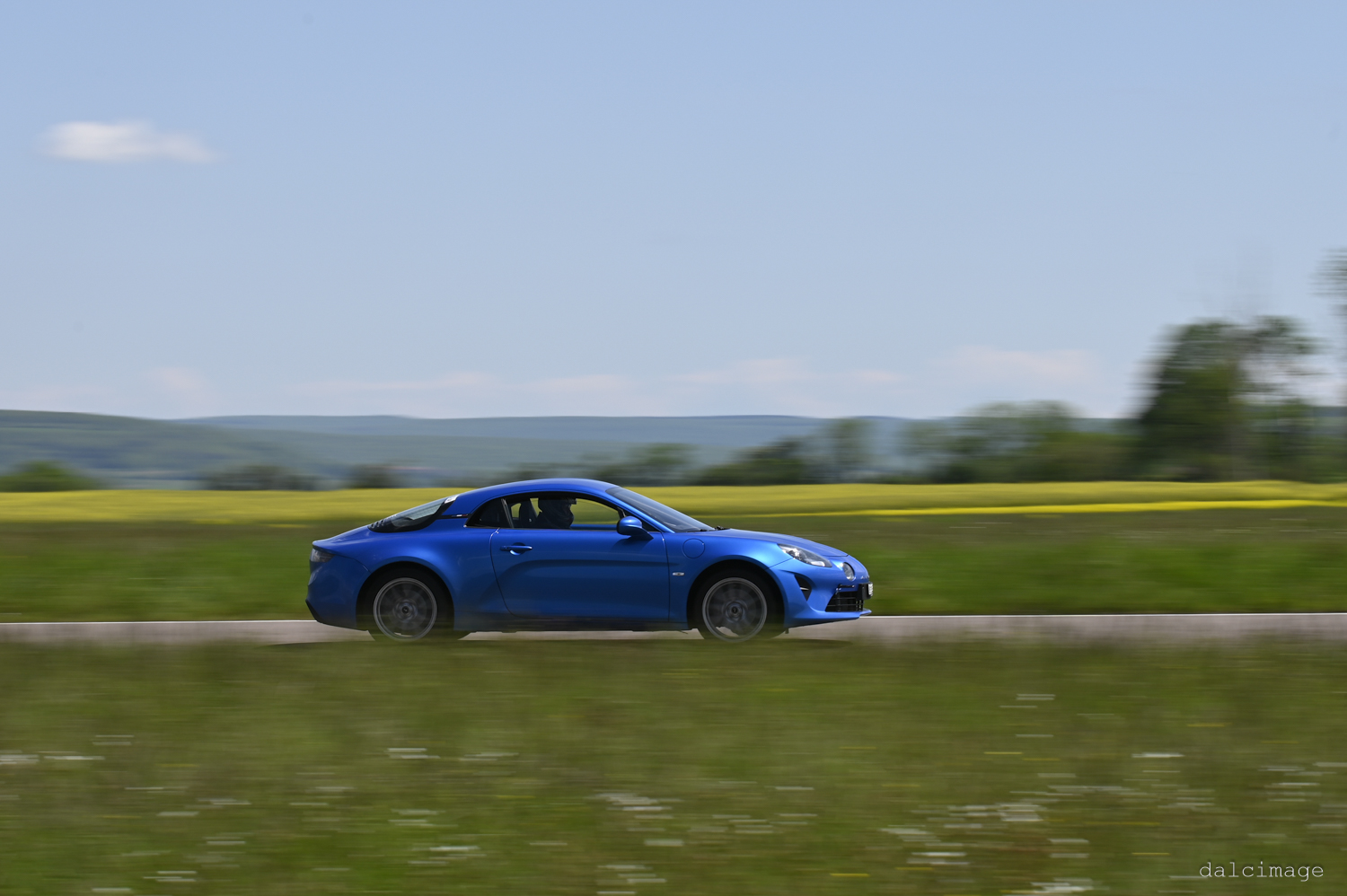 Voiture sur le circuit de pouilly - asaav.ch