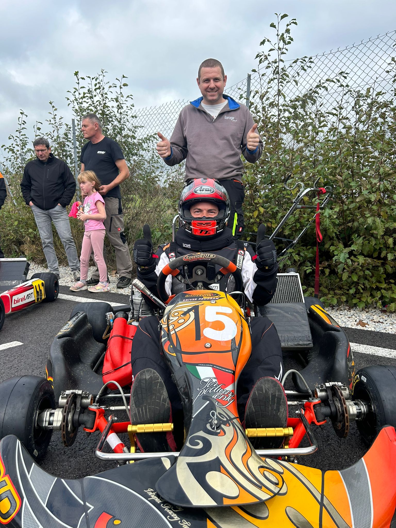 Voiture sur le circuit de pouilly - asaav.ch