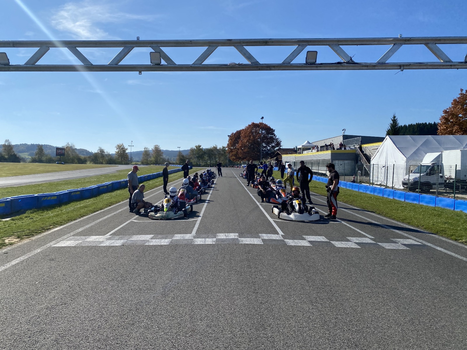 Karting sur le circuit de Levier - asaav.ch