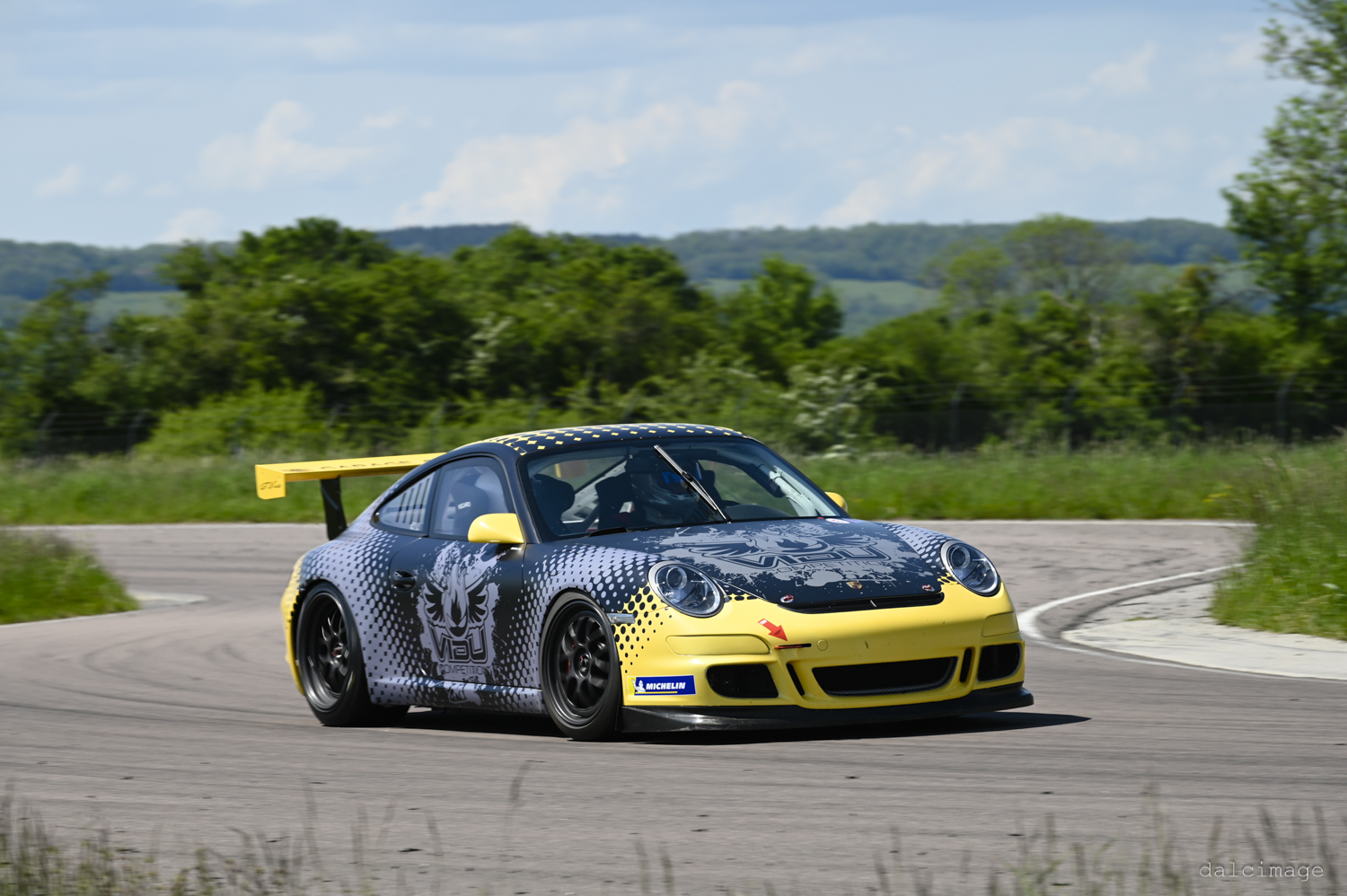 Voiture sur le circuit de pouilly - asaav.ch