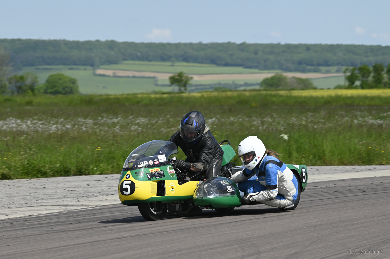 Voiture sur le circuit de pouilly - asaav.ch