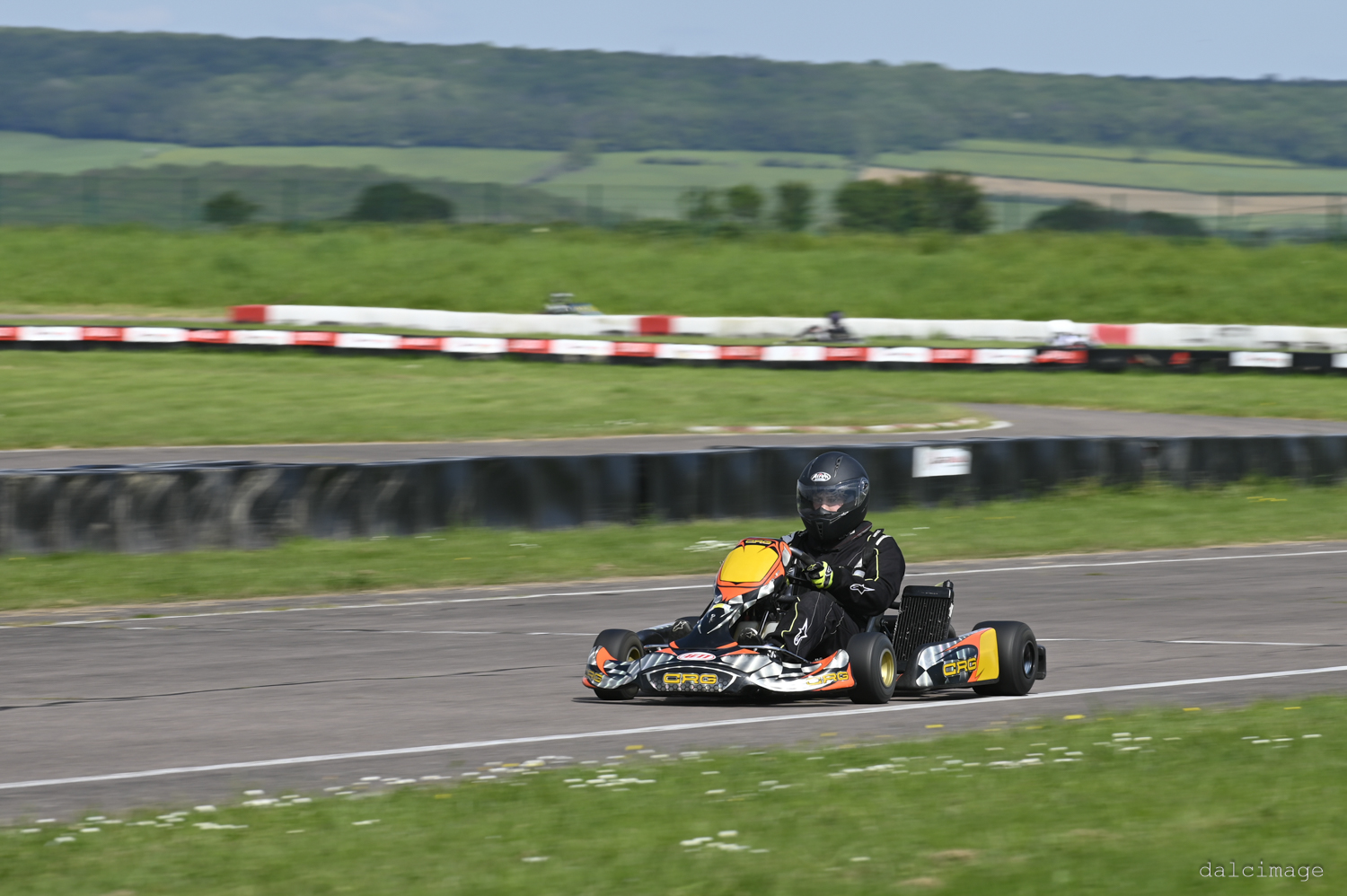 Voiture sur le circuit de pouilly - asaav.ch