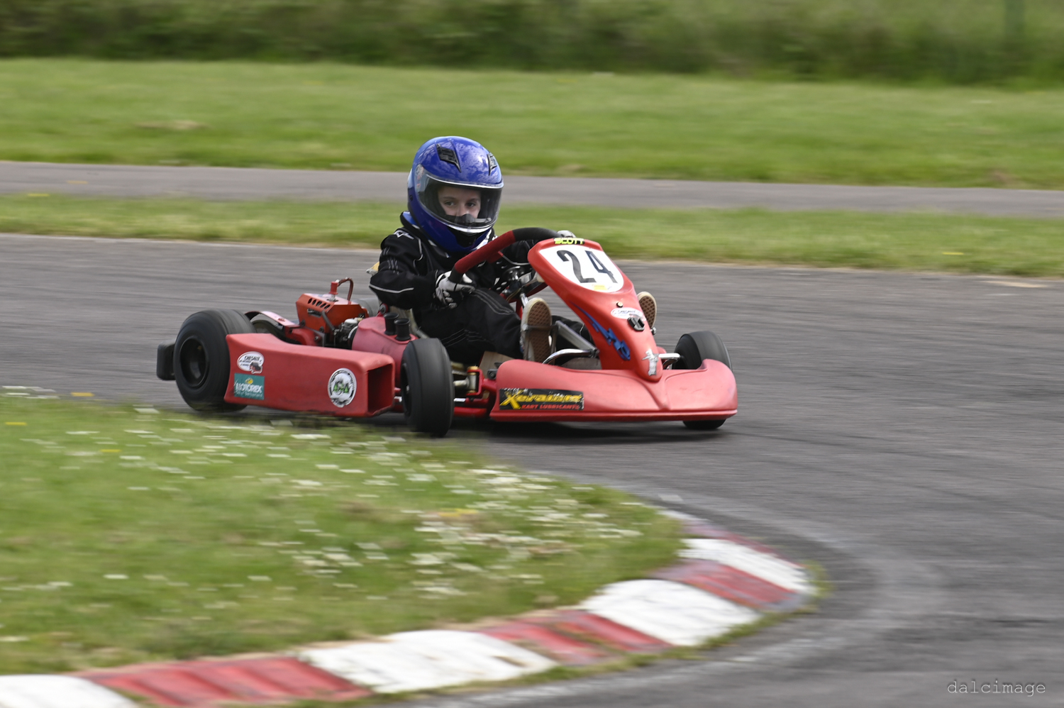 Voiture sur le circuit de pouilly - asaav.ch