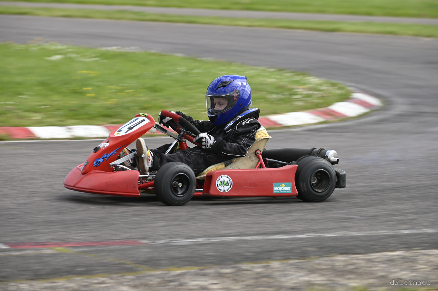 Voiture sur le circuit de pouilly - asaav.ch