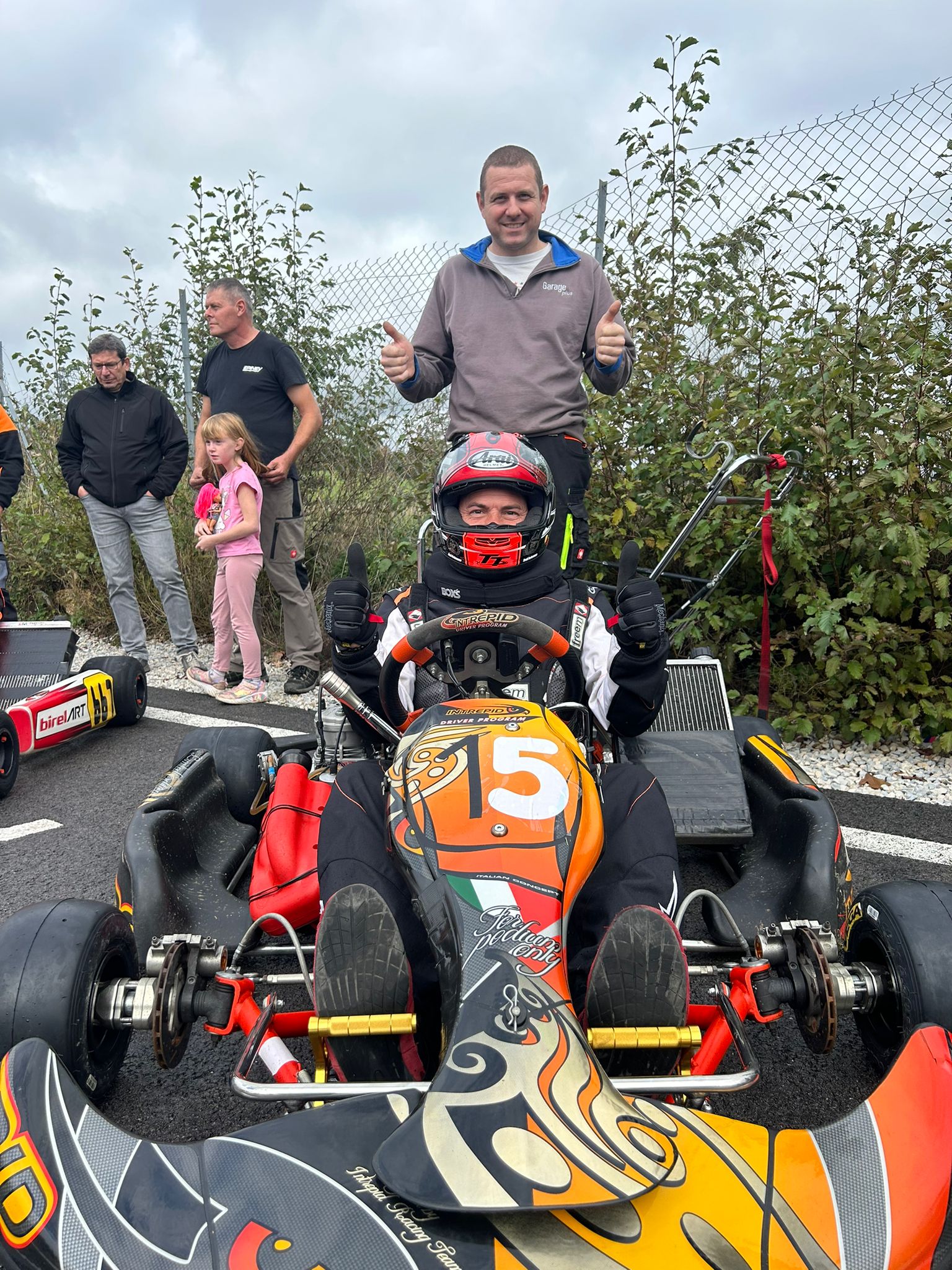 Voiture sur le circuit de pouilly - asaav.ch