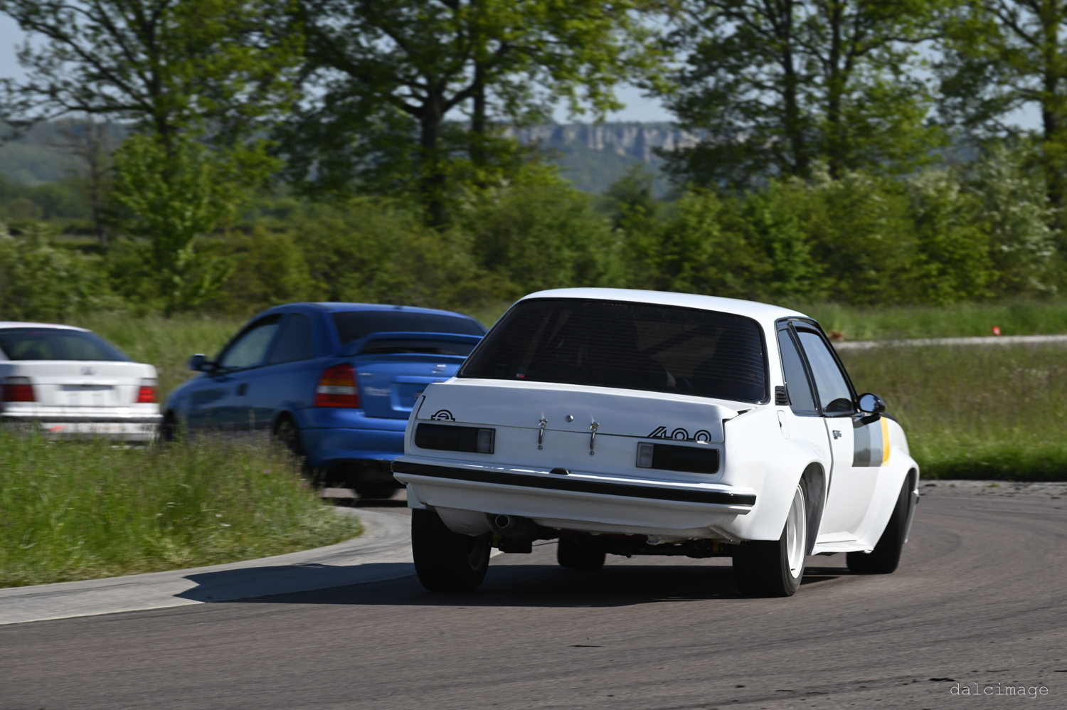 Voiture sur le circuit de pouilly - asaav.ch