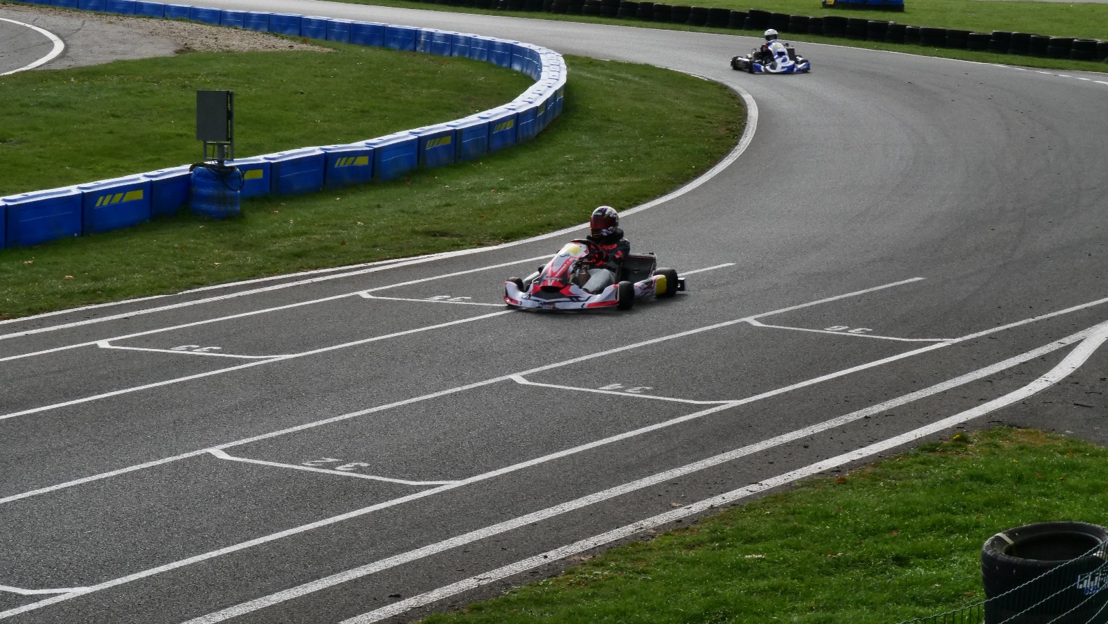 Karting sur le circuit de Levier - asaav.ch