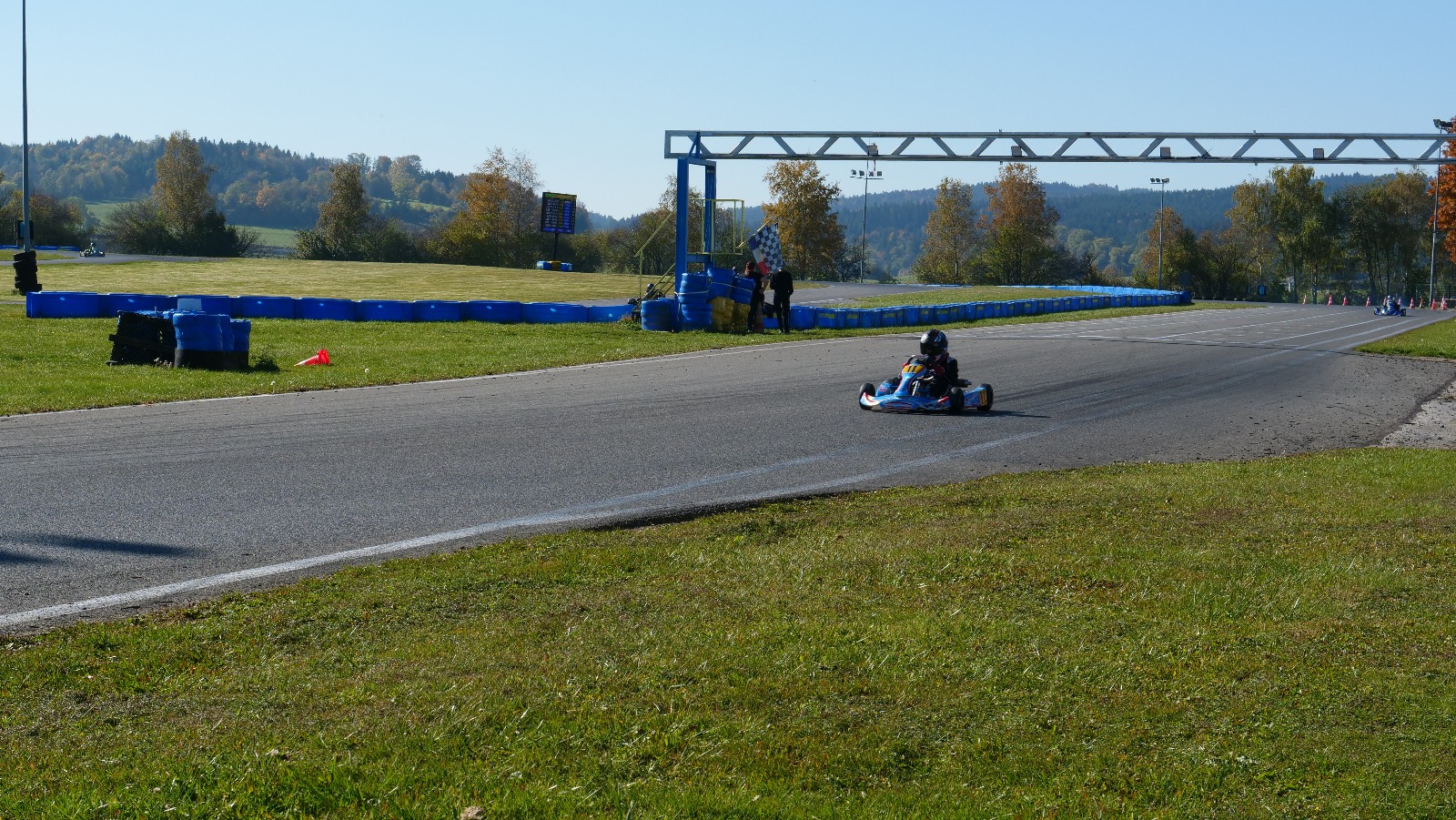 Karting sur le circuit de Levier - asaav.ch