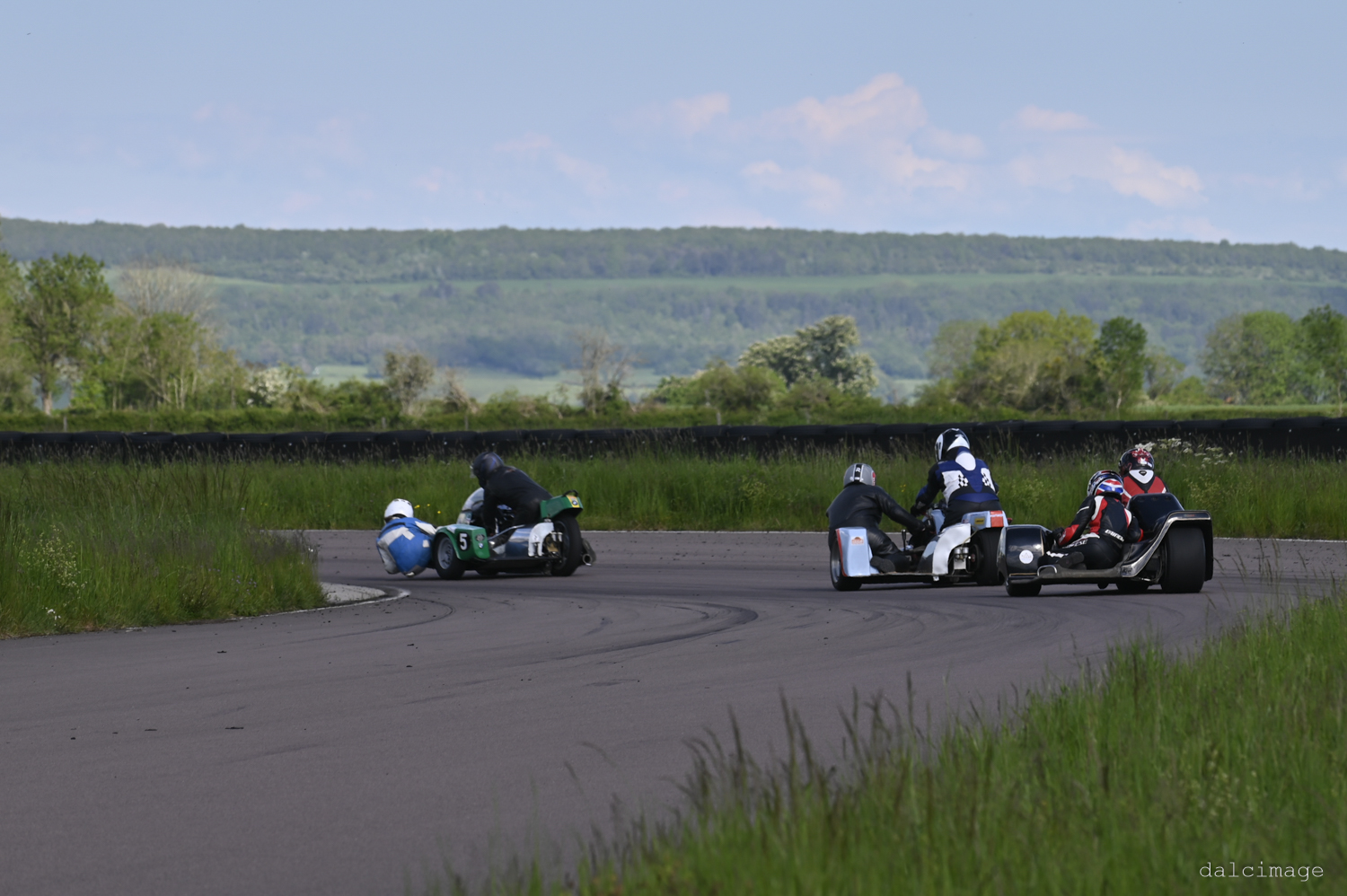 Voiture sur le circuit de pouilly - asaav.ch